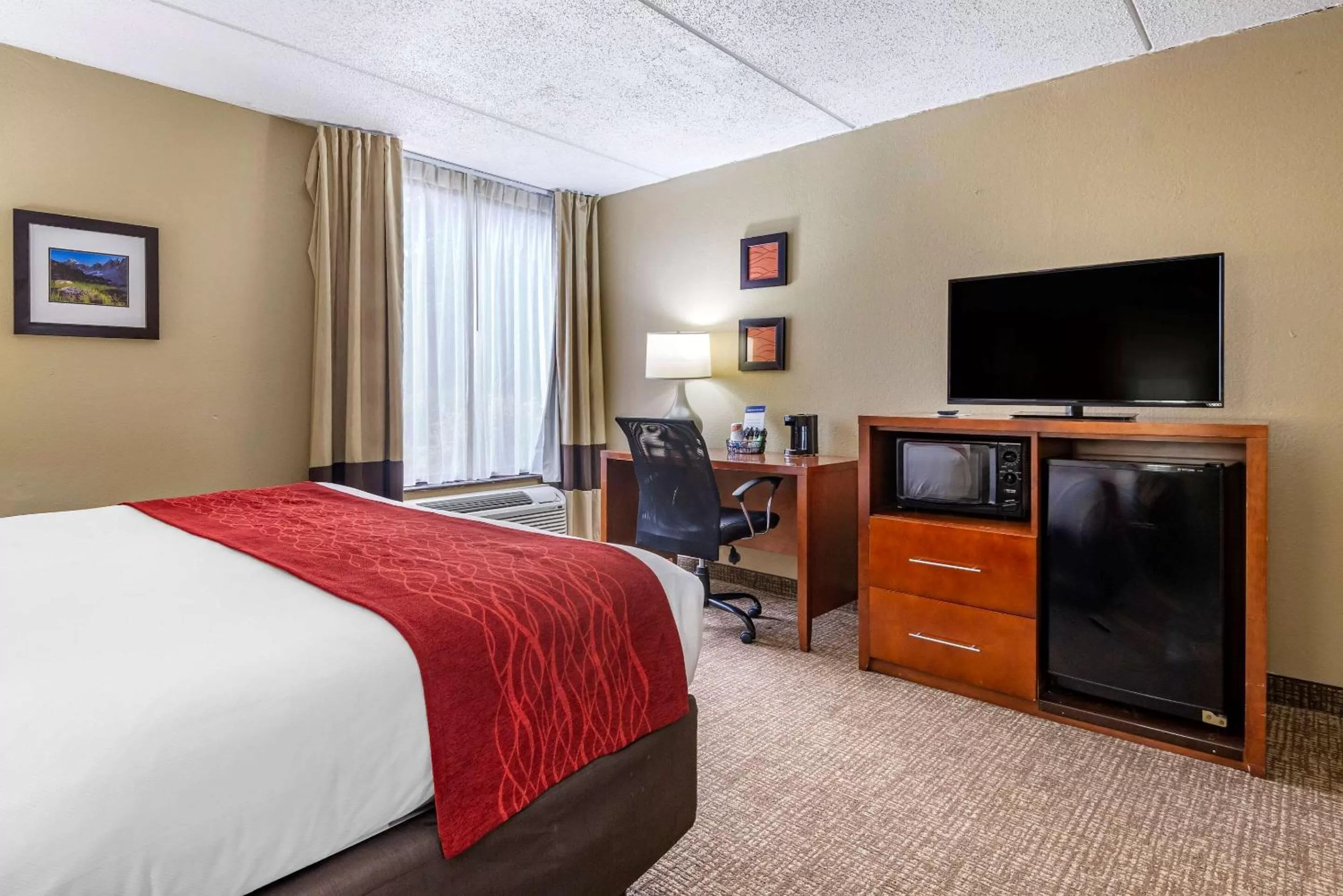 Photo of the whole room, Bed in Comfort Inn Matthews / Charlotte