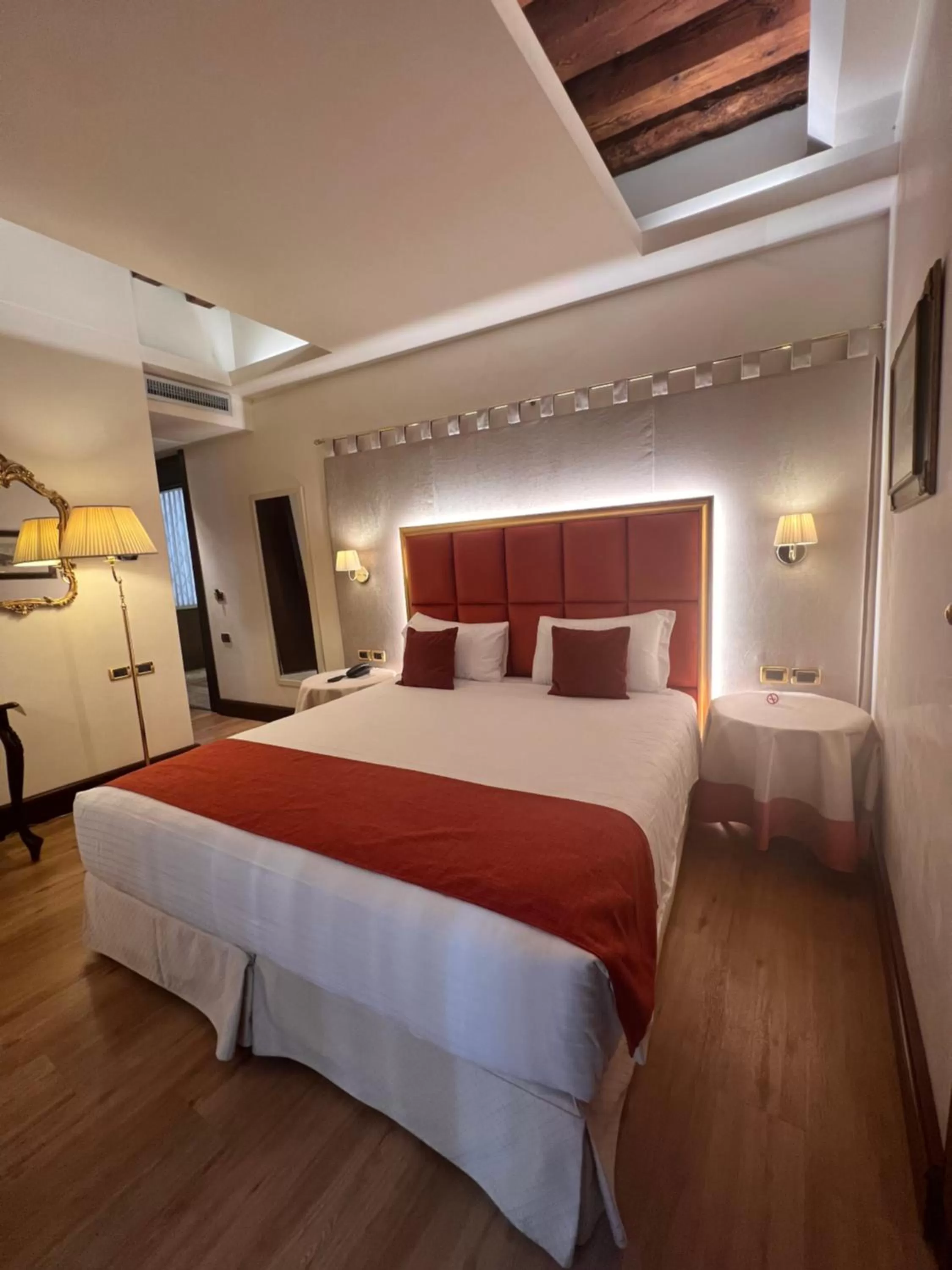 Bedroom, Bed in Ruzzini Palace Hotel