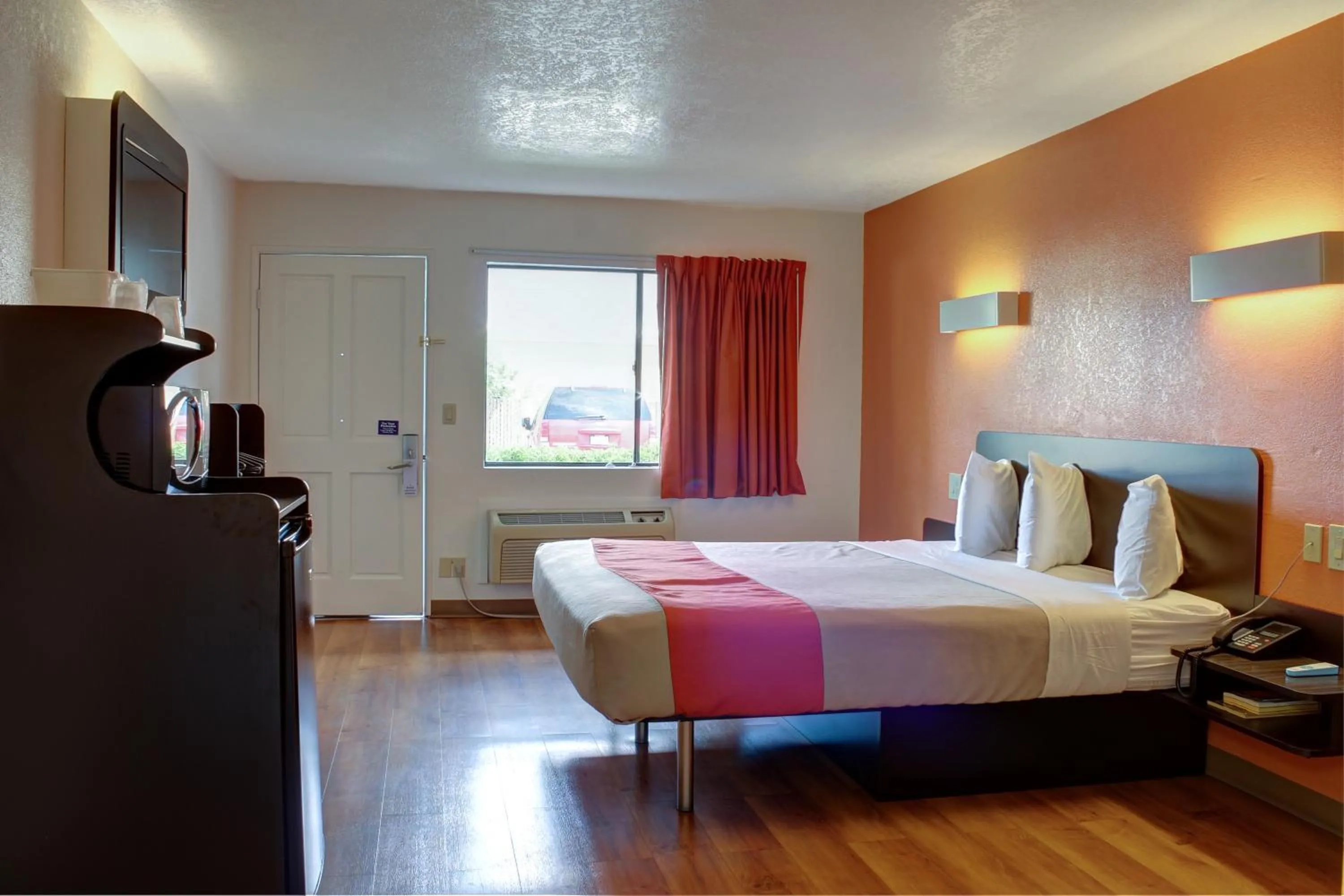 Bedroom, Bed in Motel 6-Bishop, CA