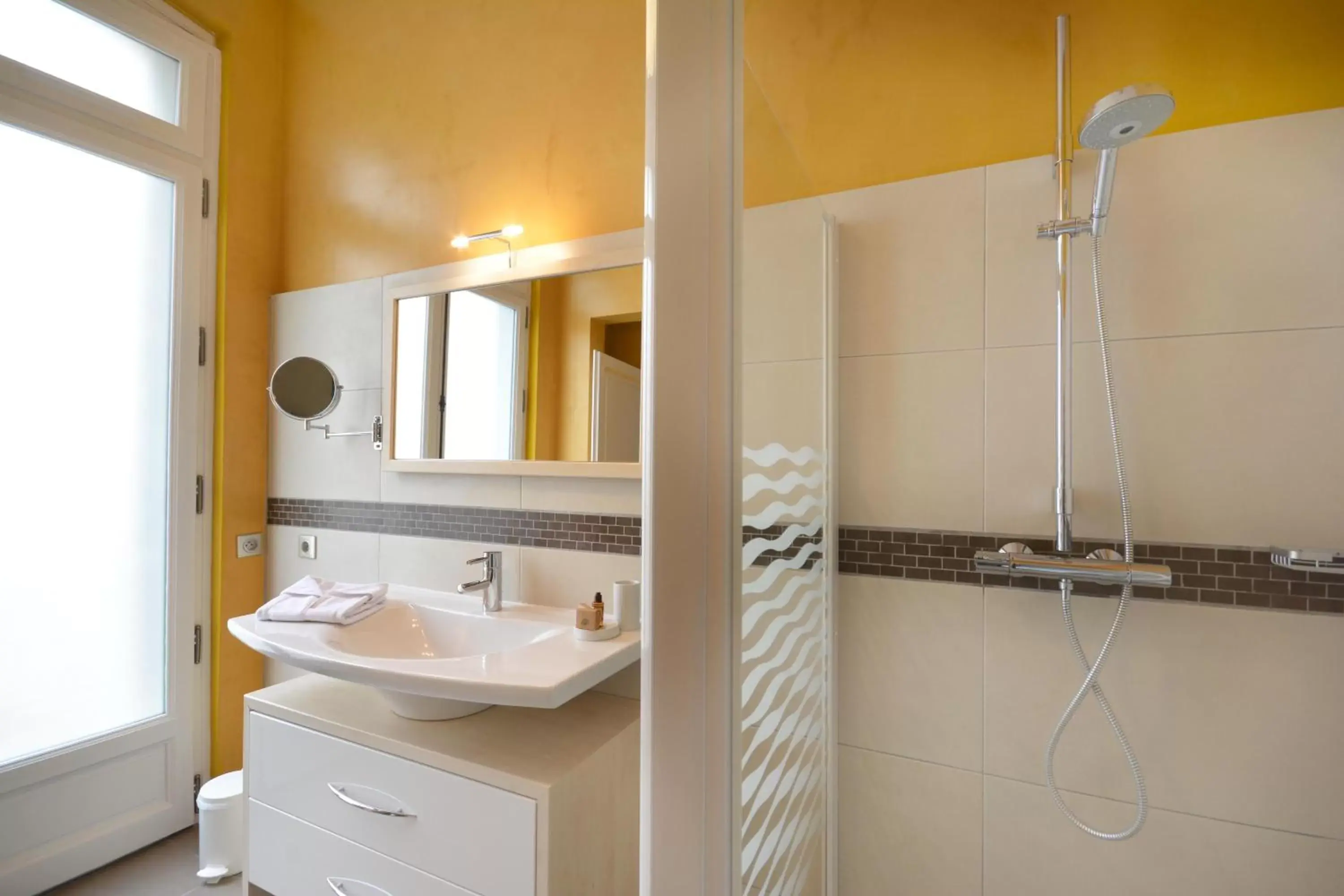 King Room in Maison Douce Arles King Room in Maison Douce Arles