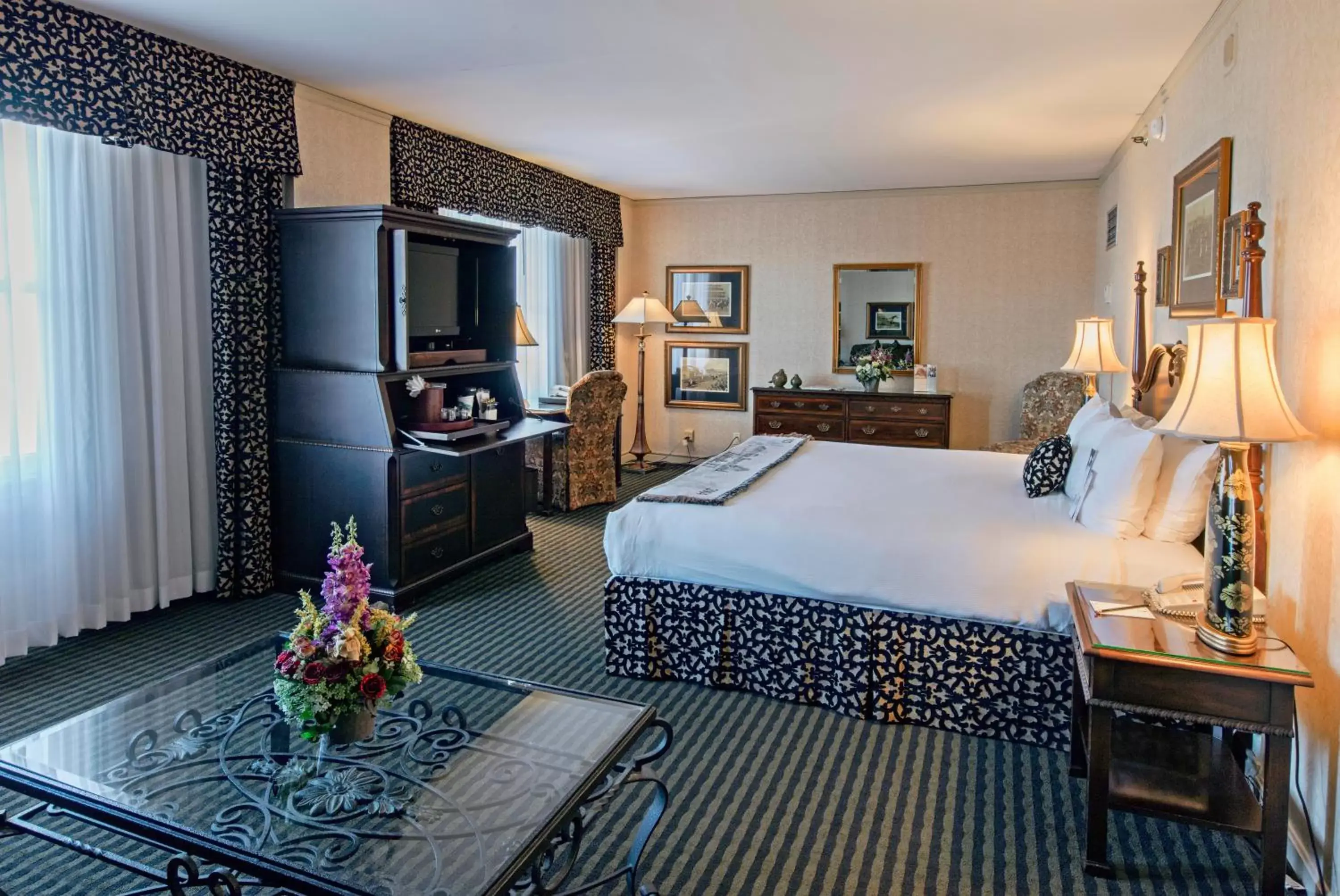 Luxury King Room in The Brown Hotel Luxury King Room in The Brown Hotel