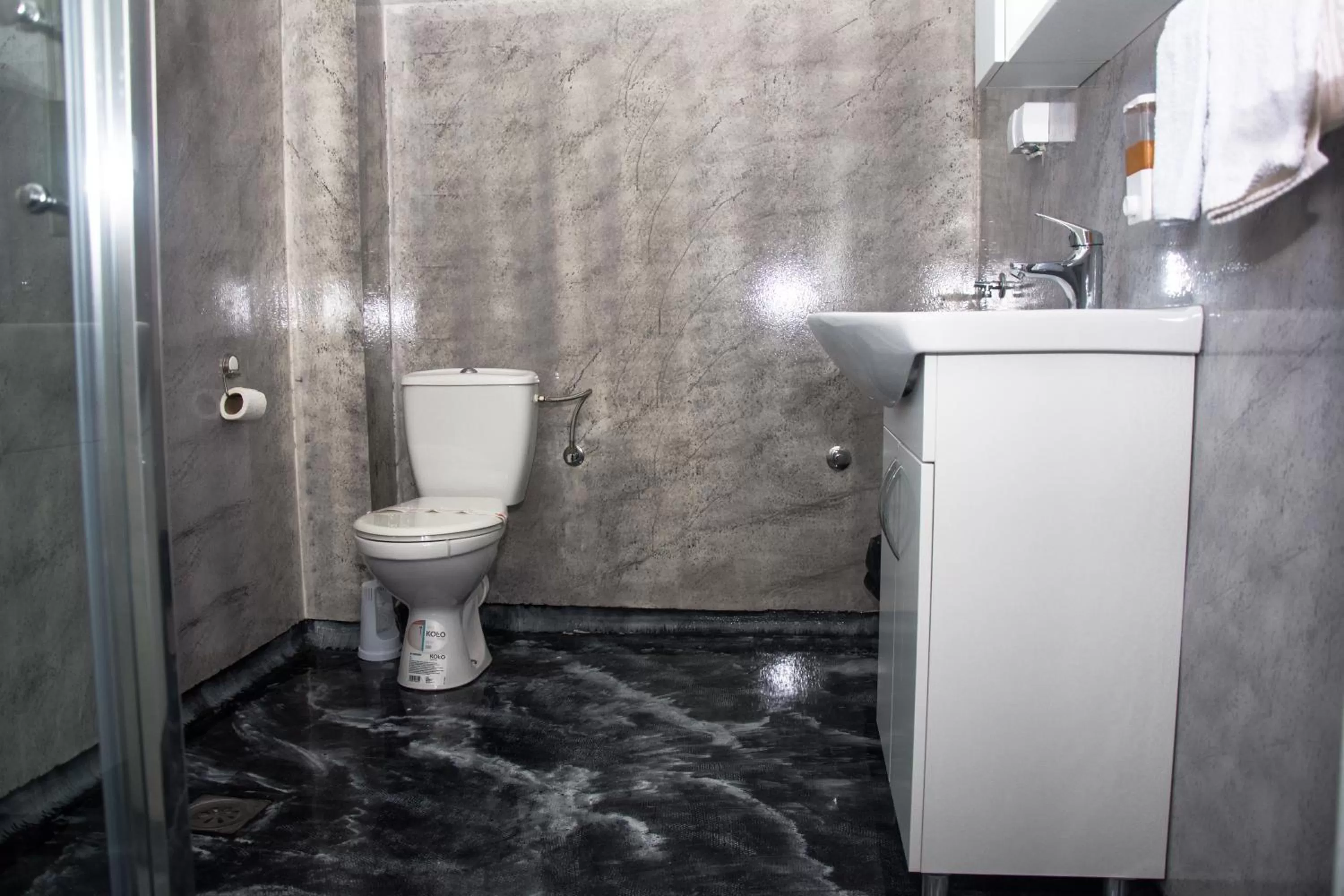 Bathroom in Motel Aura