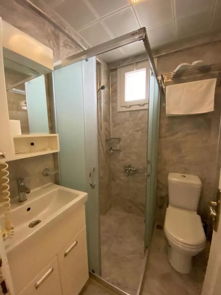 Bathroom in Sakran Hotel