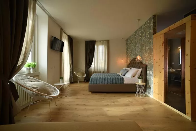 Photo of the whole room, Bed in Lainez Rooms & Suites