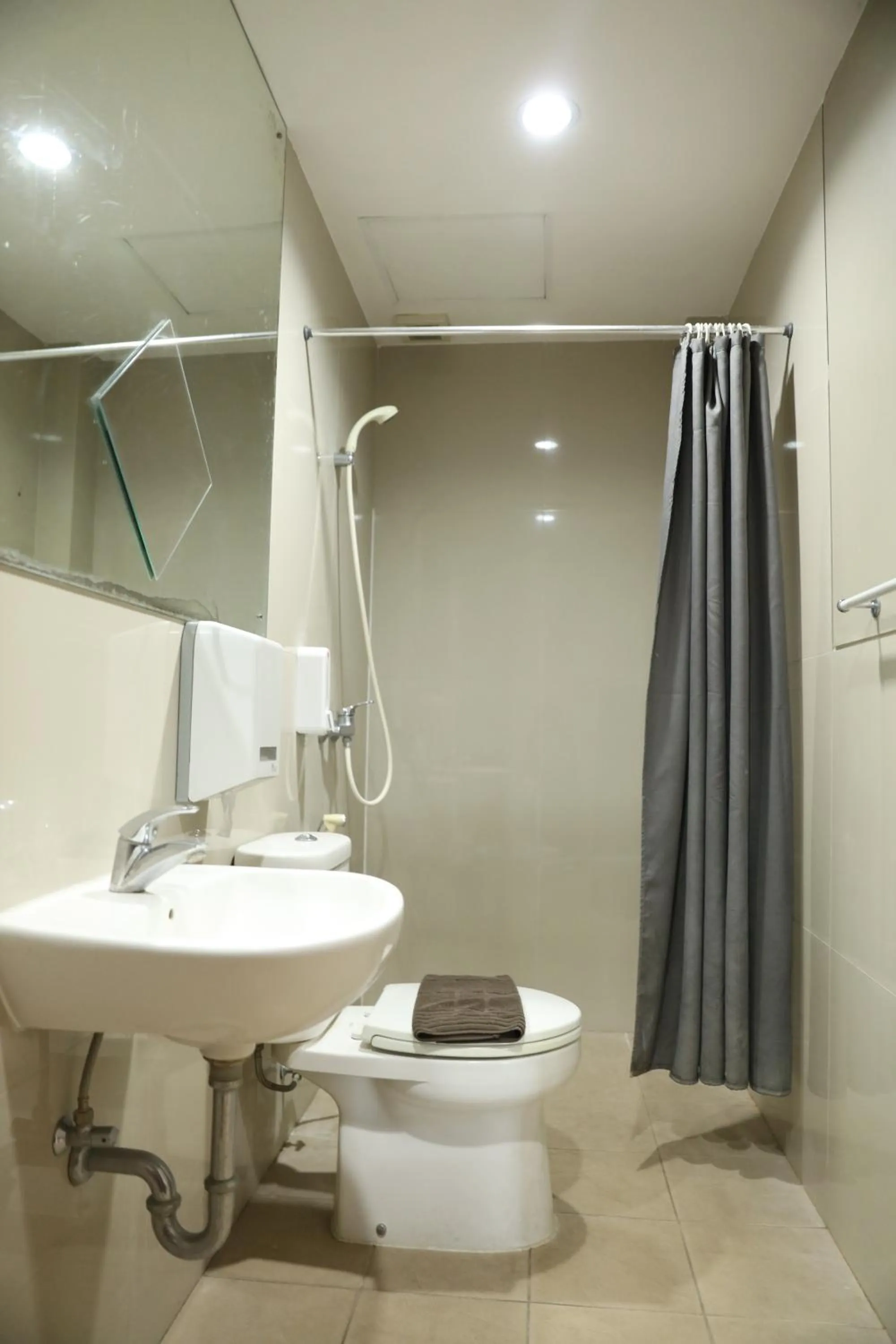 Toilet in Bale Ocasa by Behomy