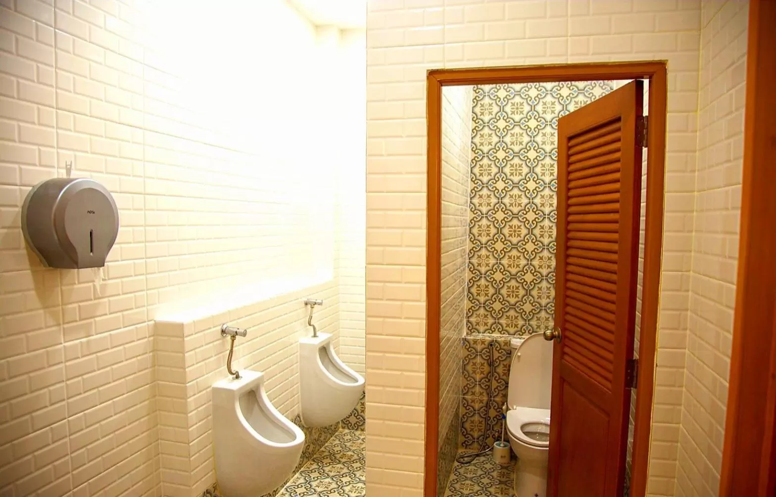 Toilet in USABAI Riverside Boutique Hotel