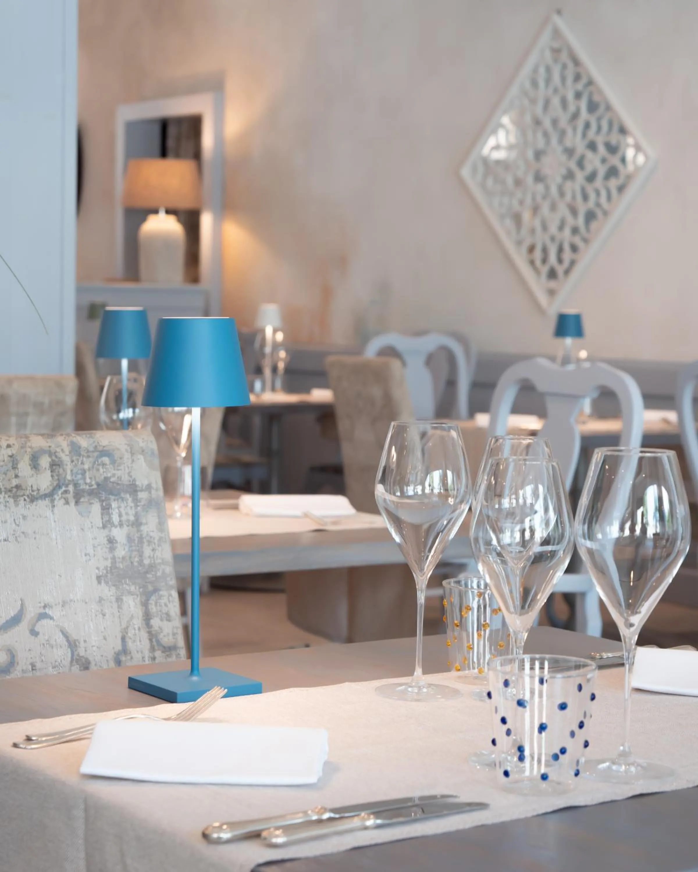 Restaurant/places to eat in AQA Palace