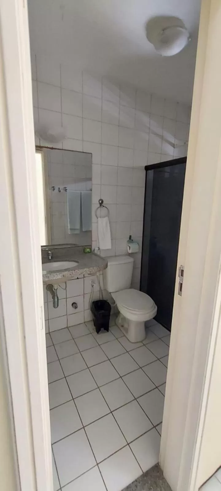 Toilet in Hotel Praia 2000