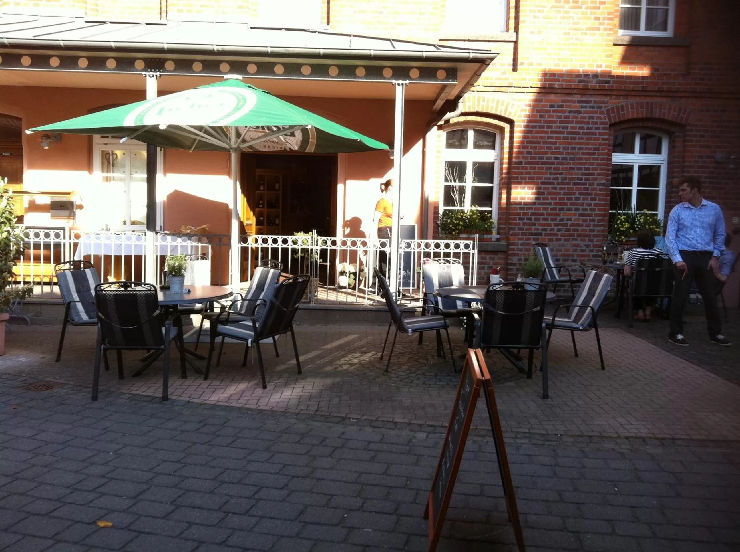 Patio, Restaurant/Places to Eat in Hotel Mühlenhof Lollar