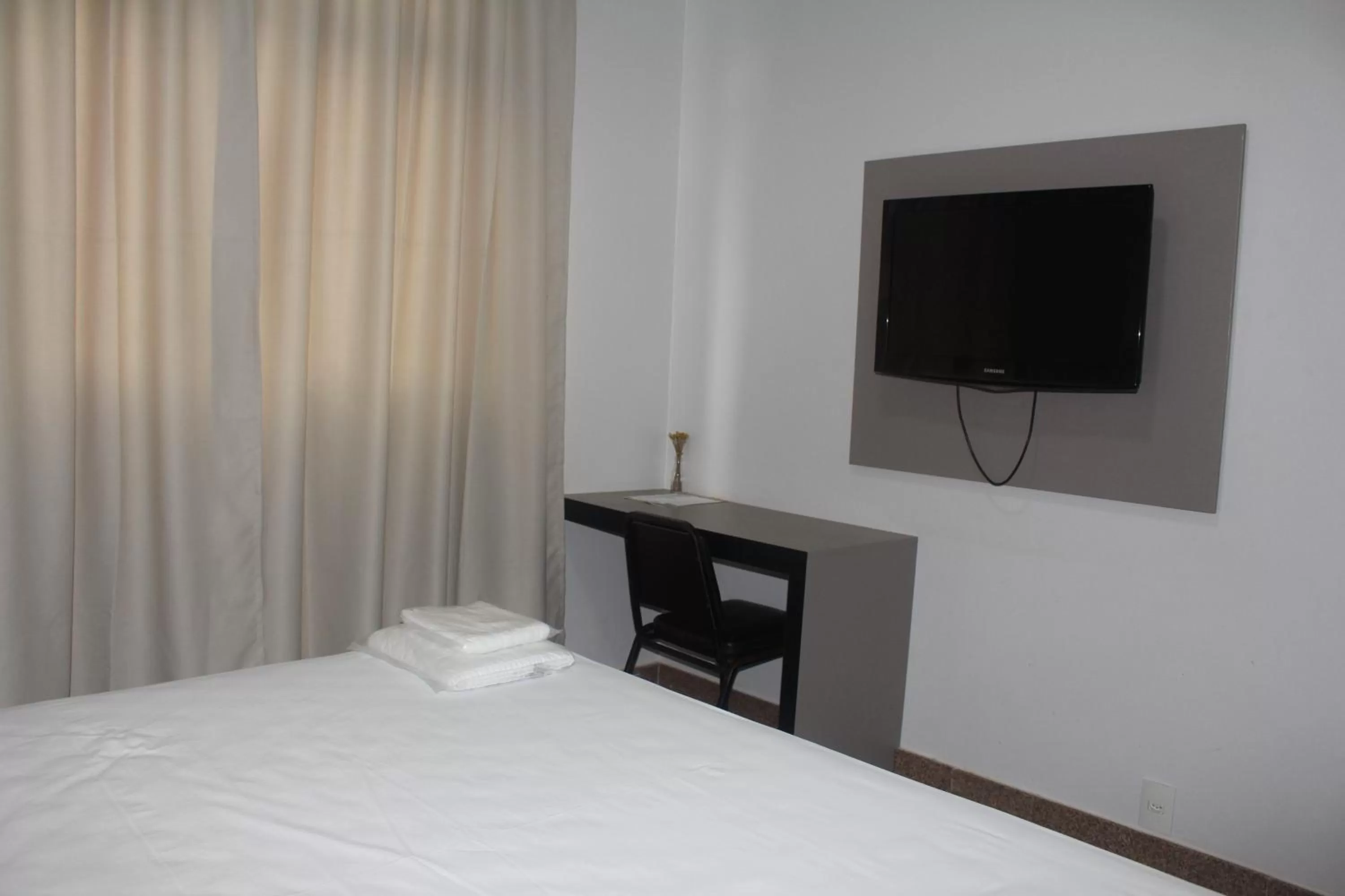 TV/Entertainment Center in Hotel Oscar Blue Montes Claros