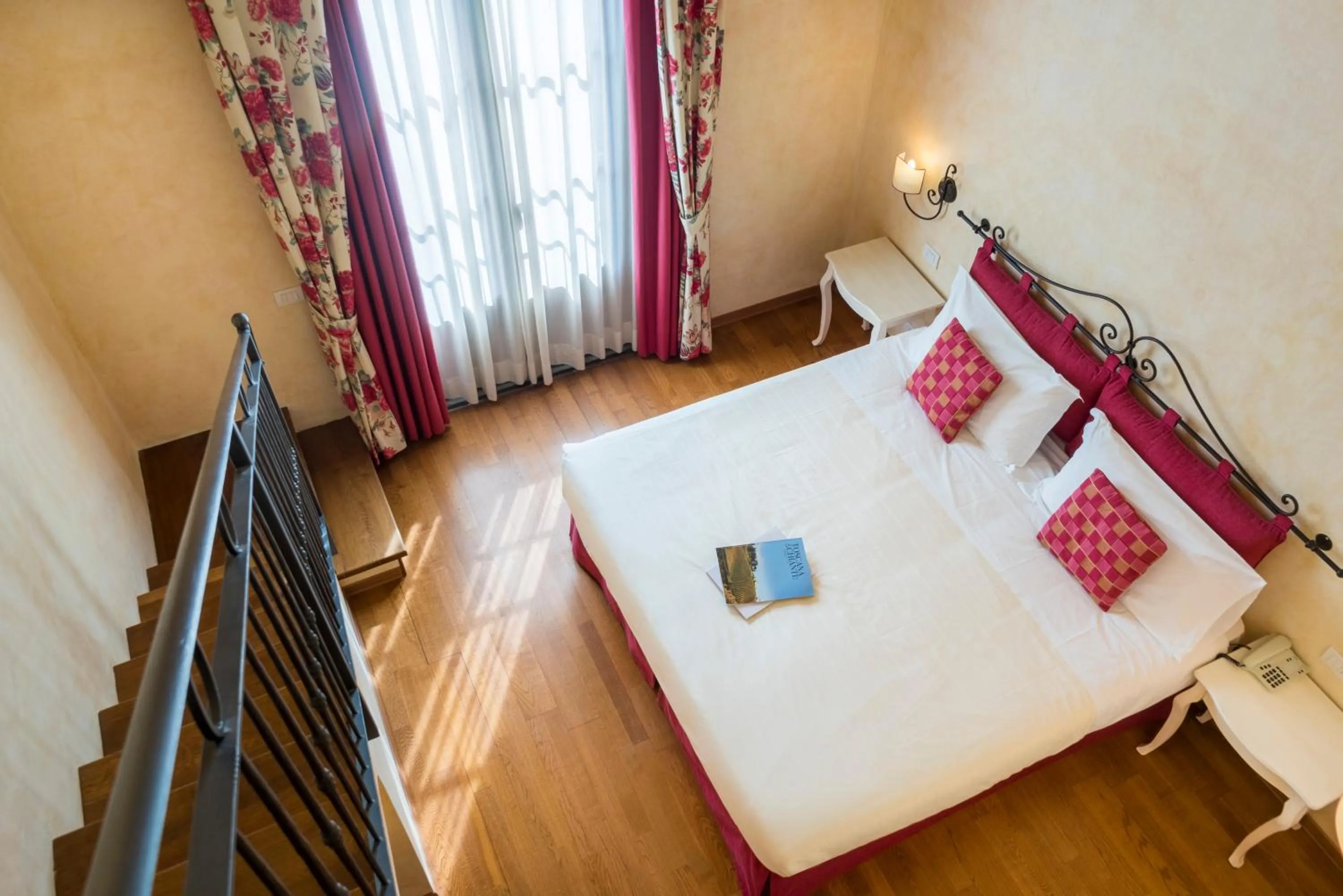 Bed in Hotel Borgo Di Cortefreda - Place of Charme