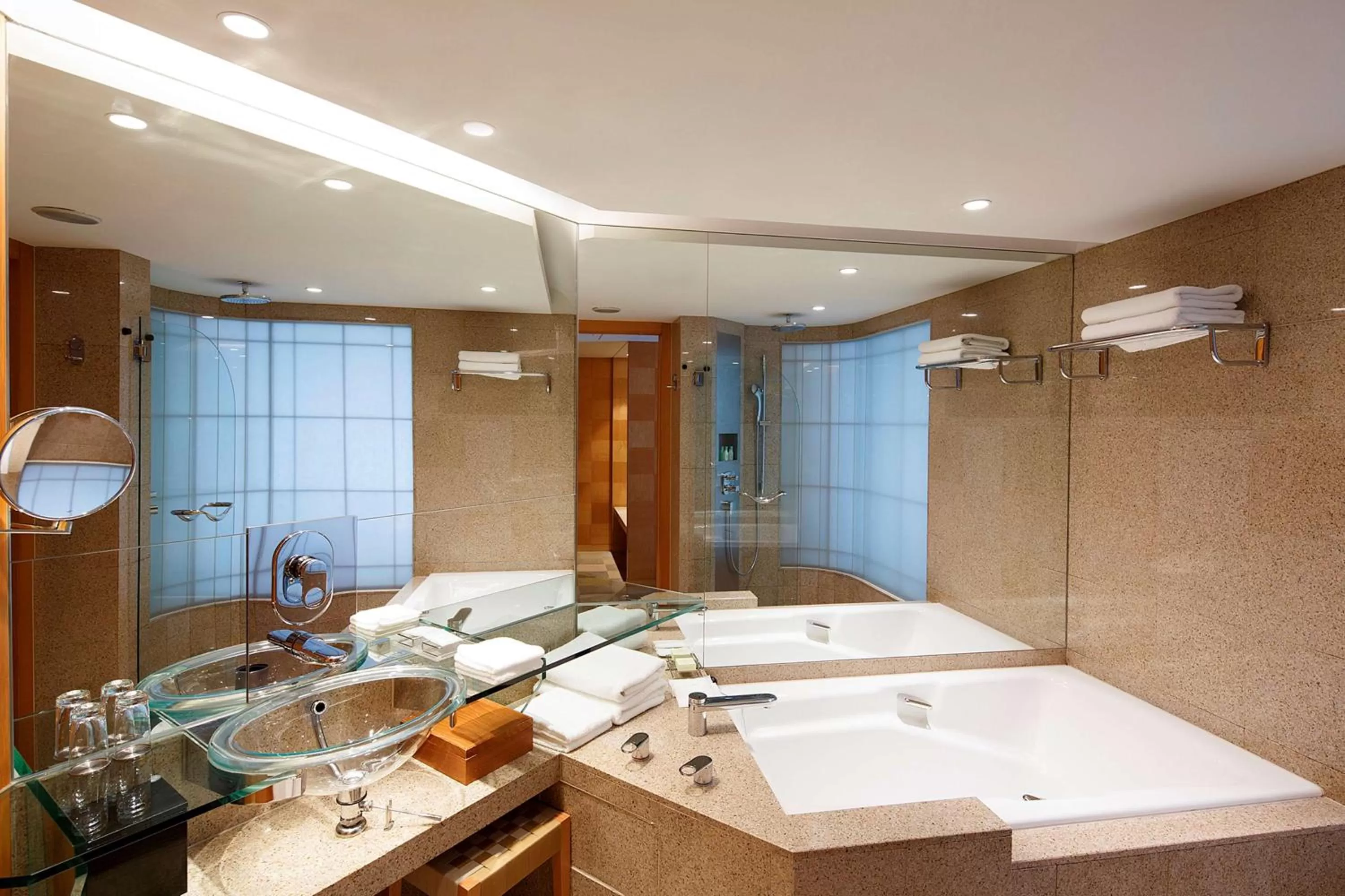 Shower in Grand Hyatt Fukuoka