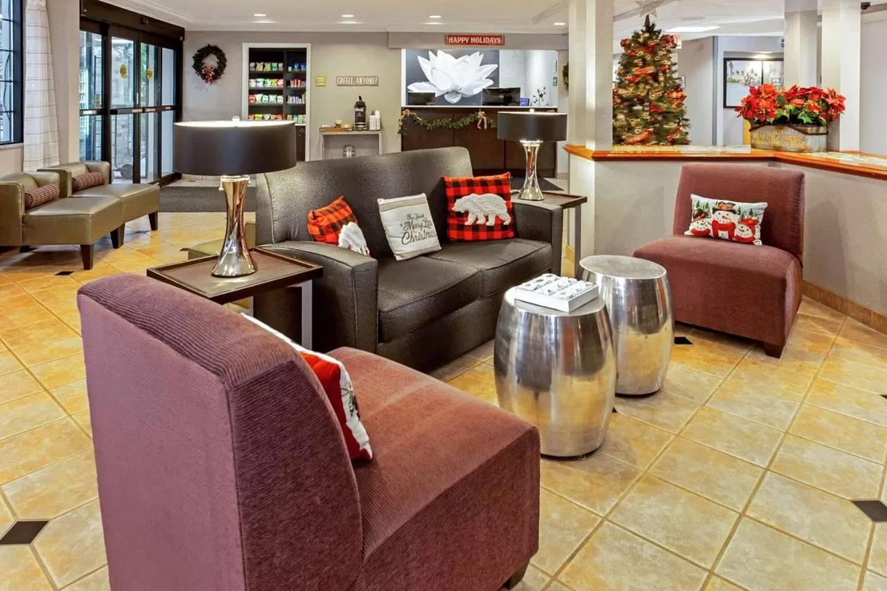 Lobby or reception in La Quinta by Wyndham Milwaukee Delafield