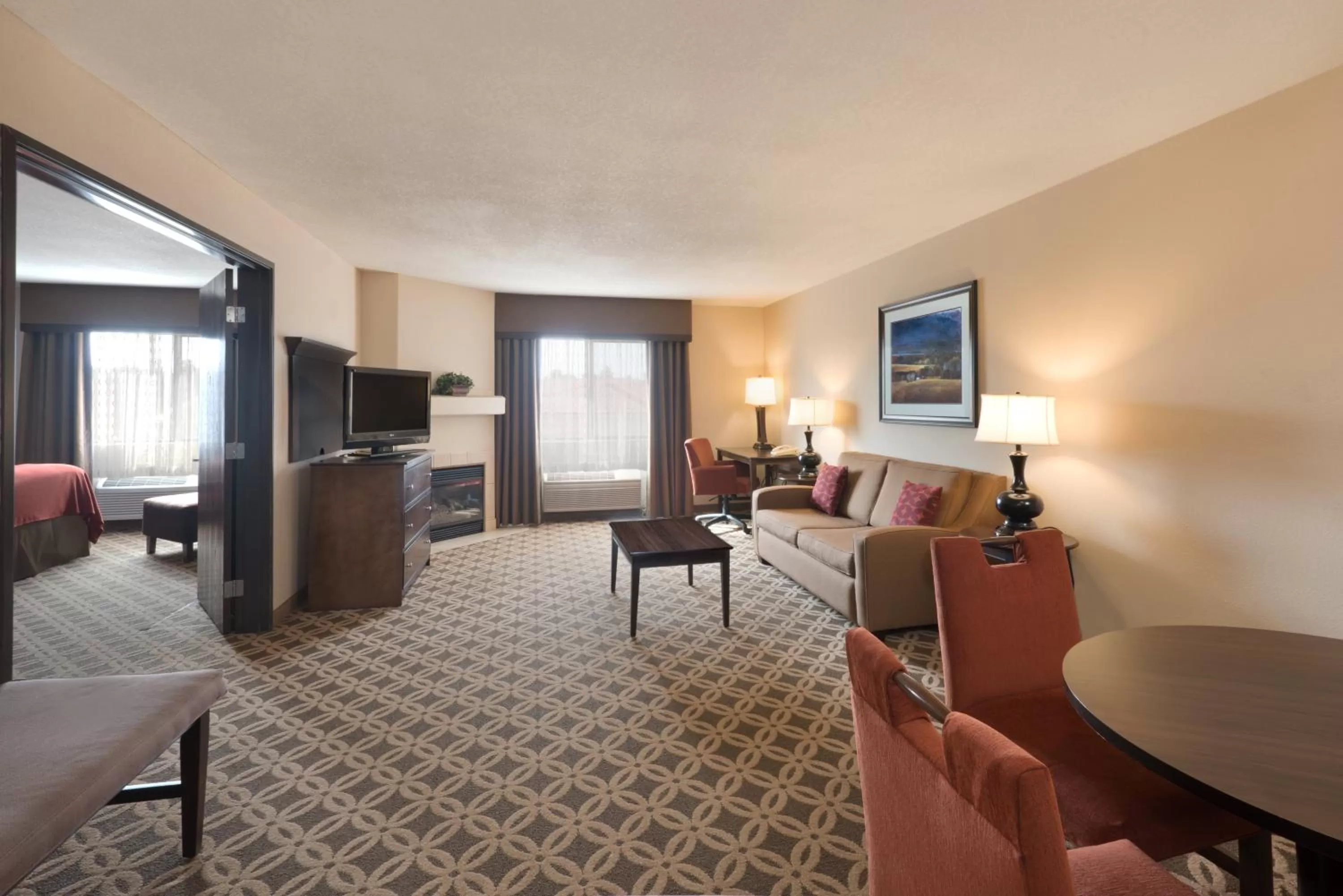 Photo of the whole room in Holiday Inn Express Show Low by IHG