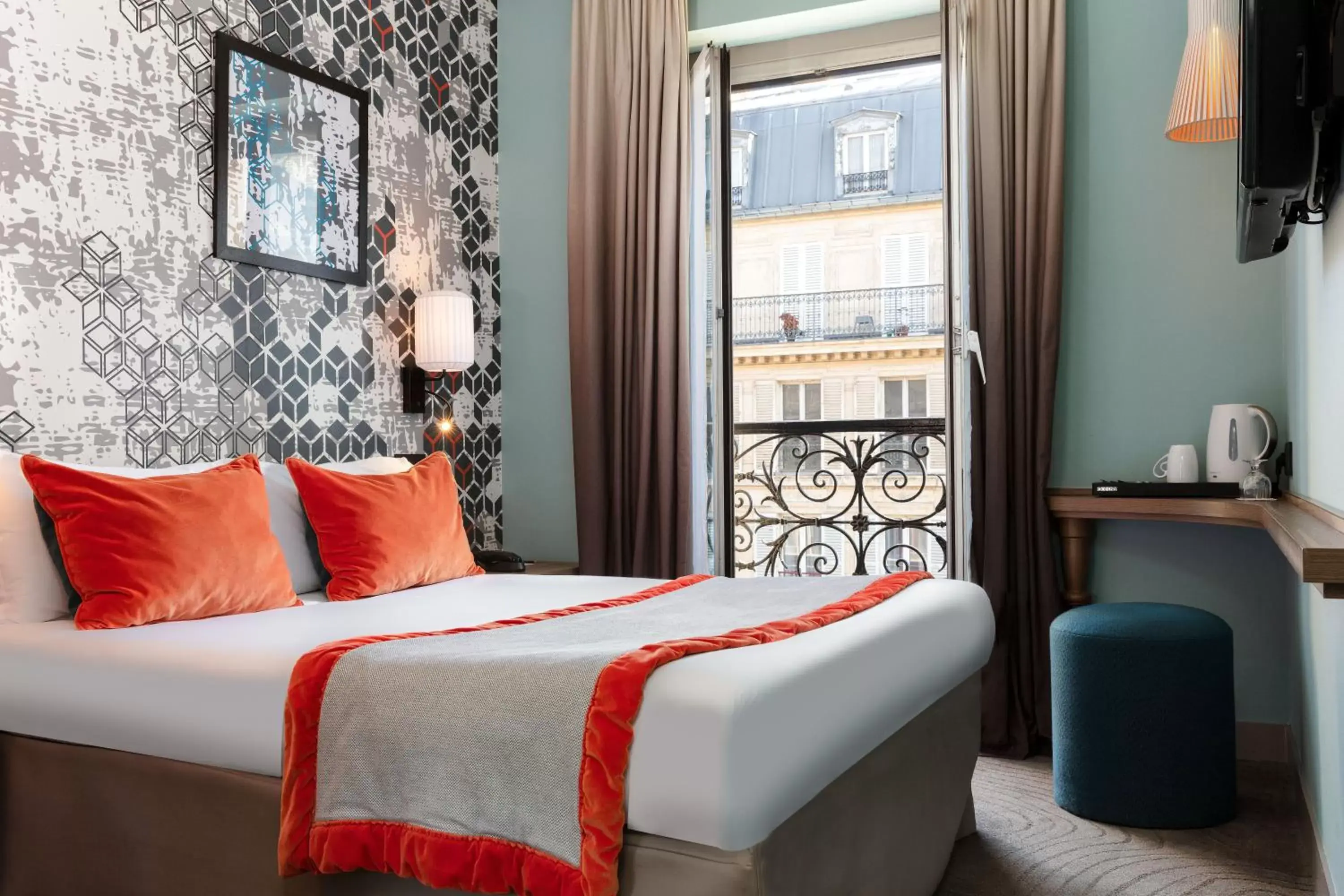 Double Room in Hotel des Nations Saint Germain Double Room in Hotel des Nations Saint Germain