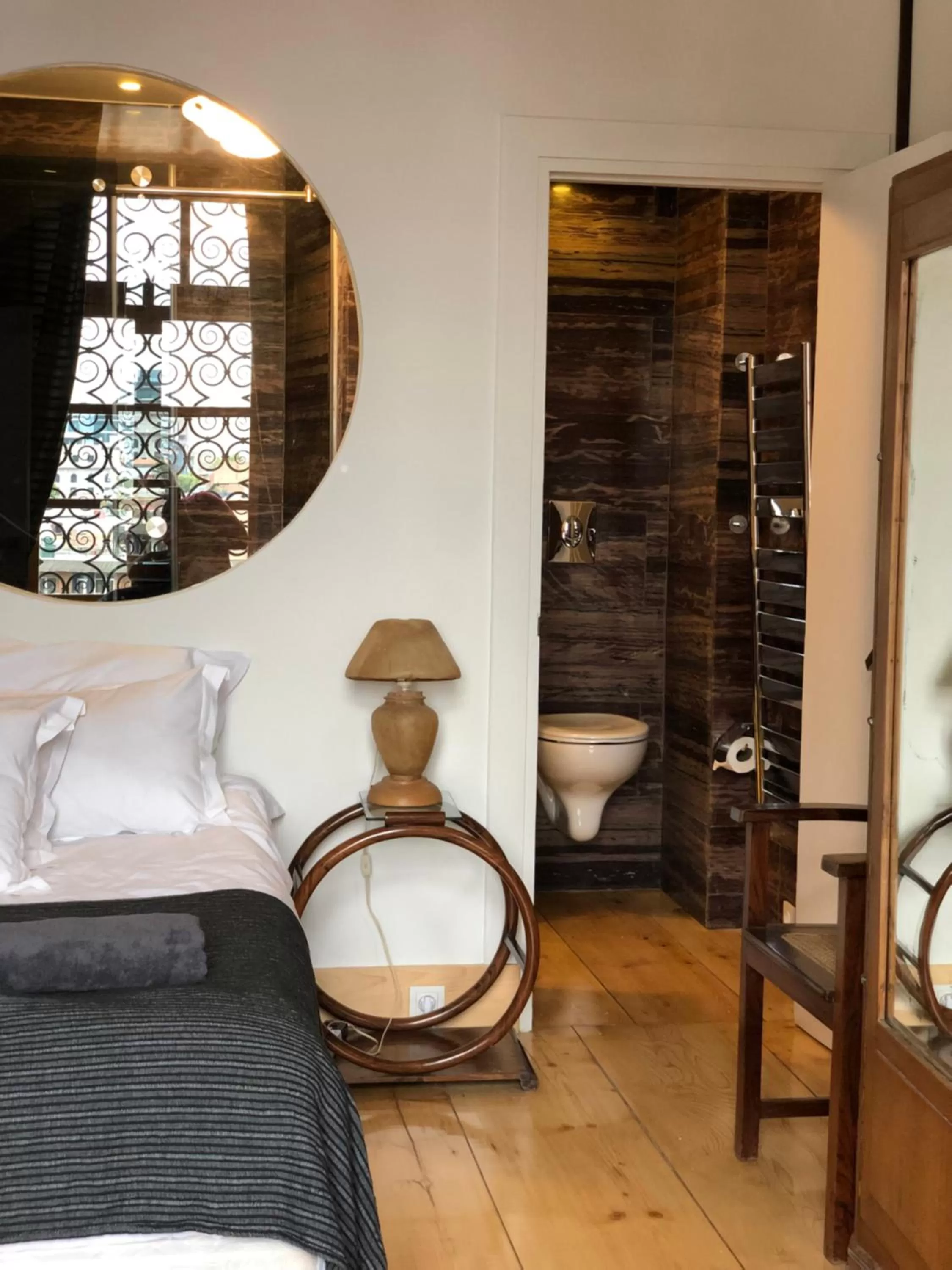 Shower, Bed in Castle in Old Town