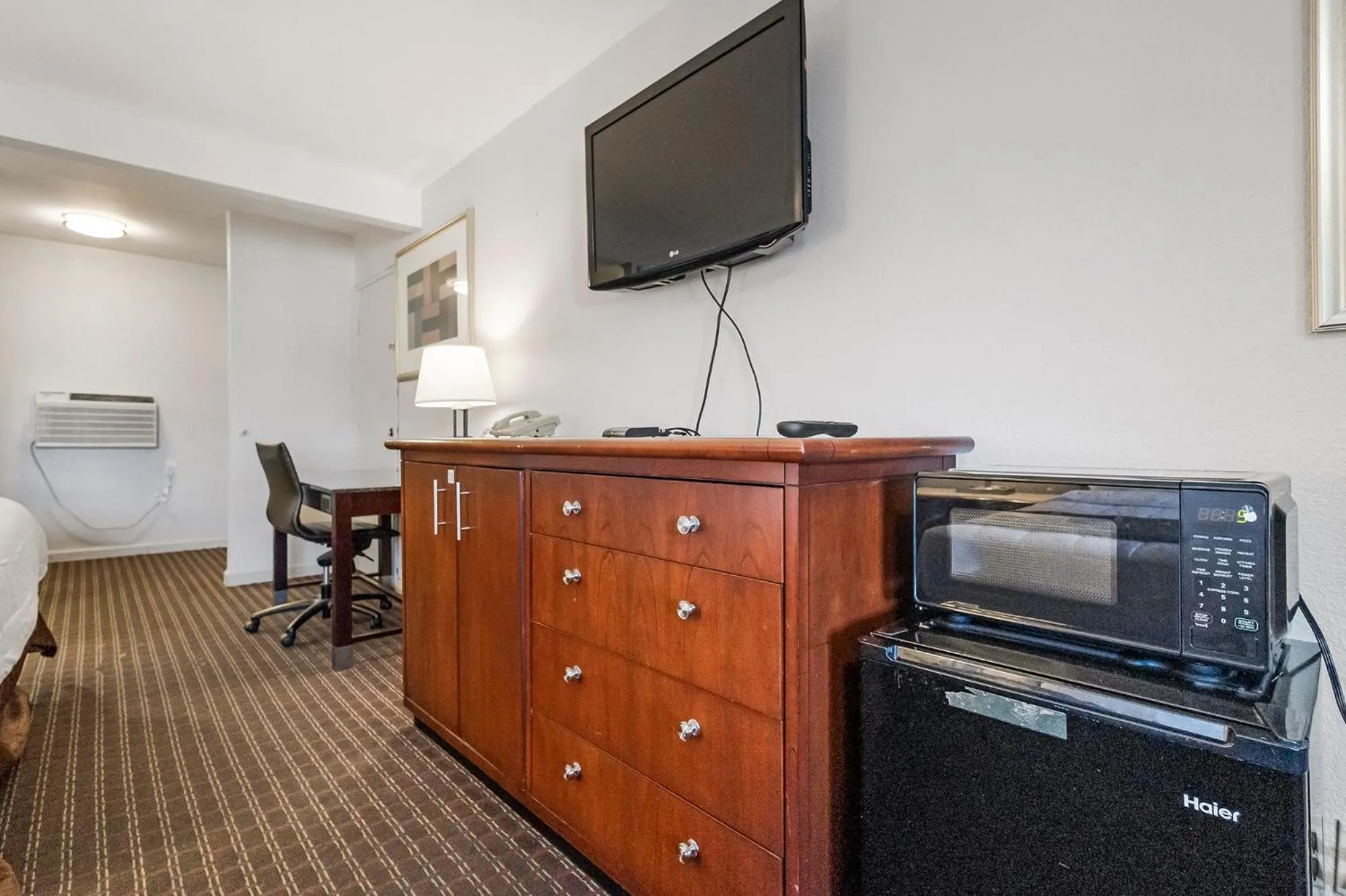 minibar in Heritage Inn Express Hayward