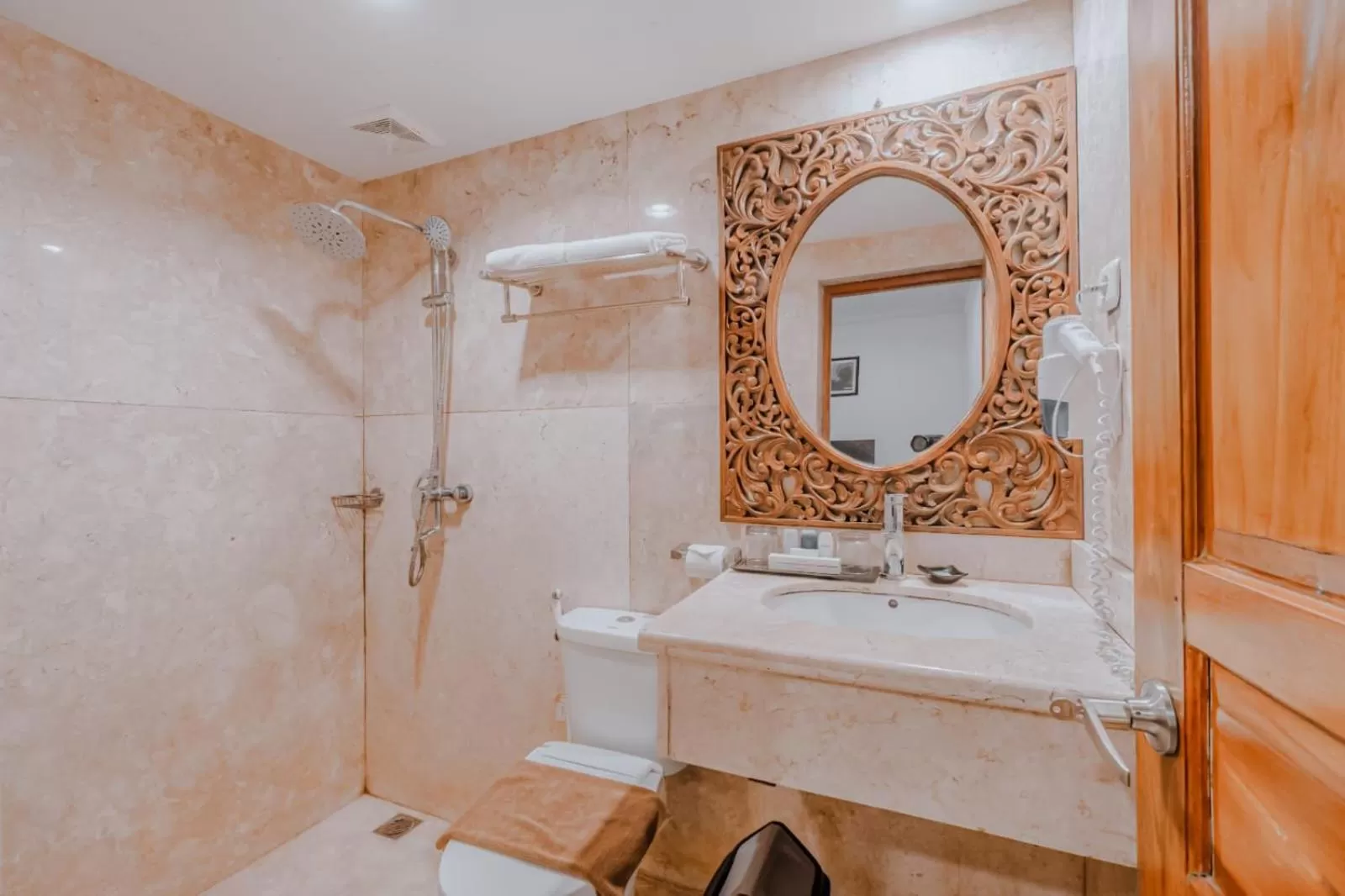 Shower in D'Kaliurang Resort & Convention Yogyakarta