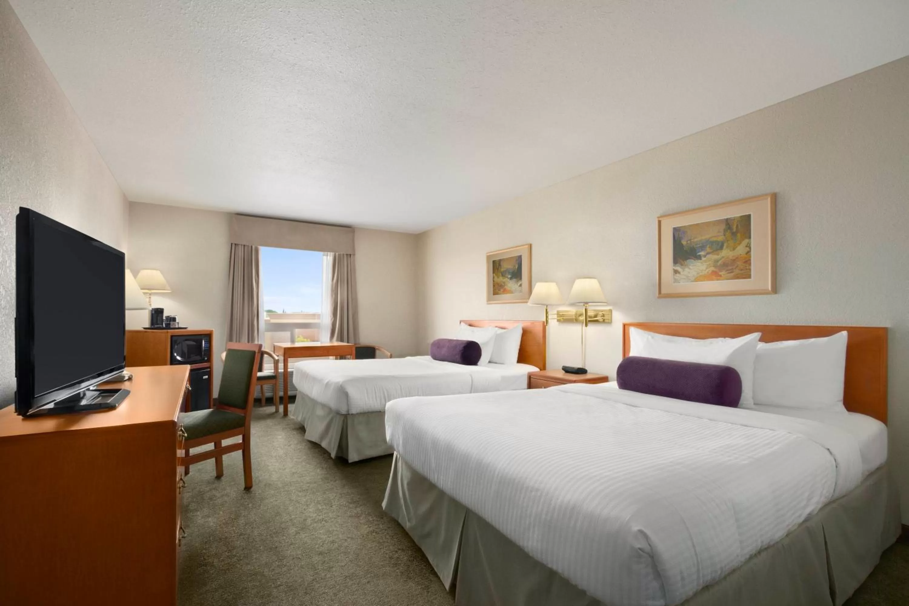 Summer, Bed in Days Inn by Wyndham Red Deer