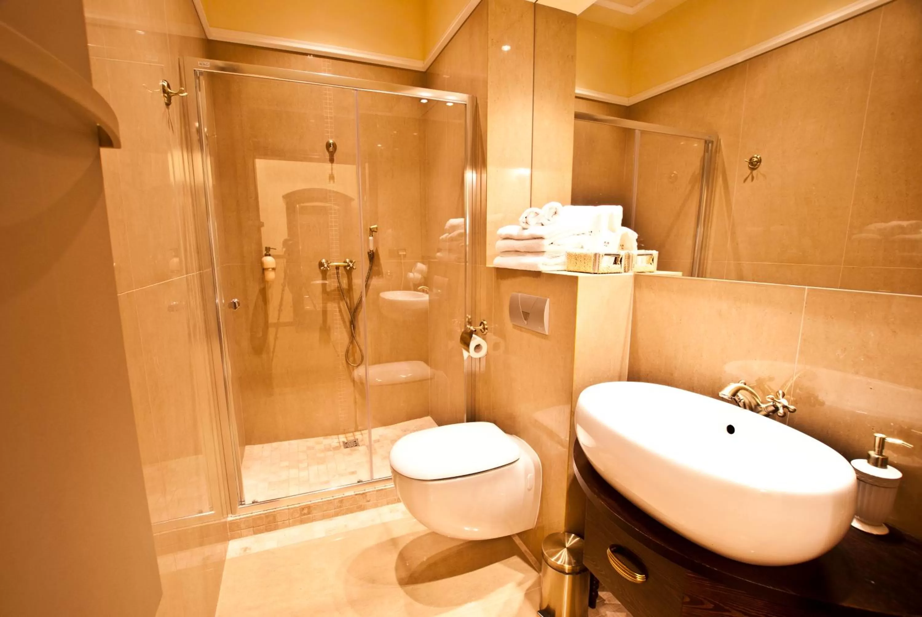 Shower, Bathroom in Zamek Uniejów