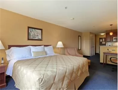 Photo of the whole room, Bed in Ramada by Wyndham Catlettsburg Ashland