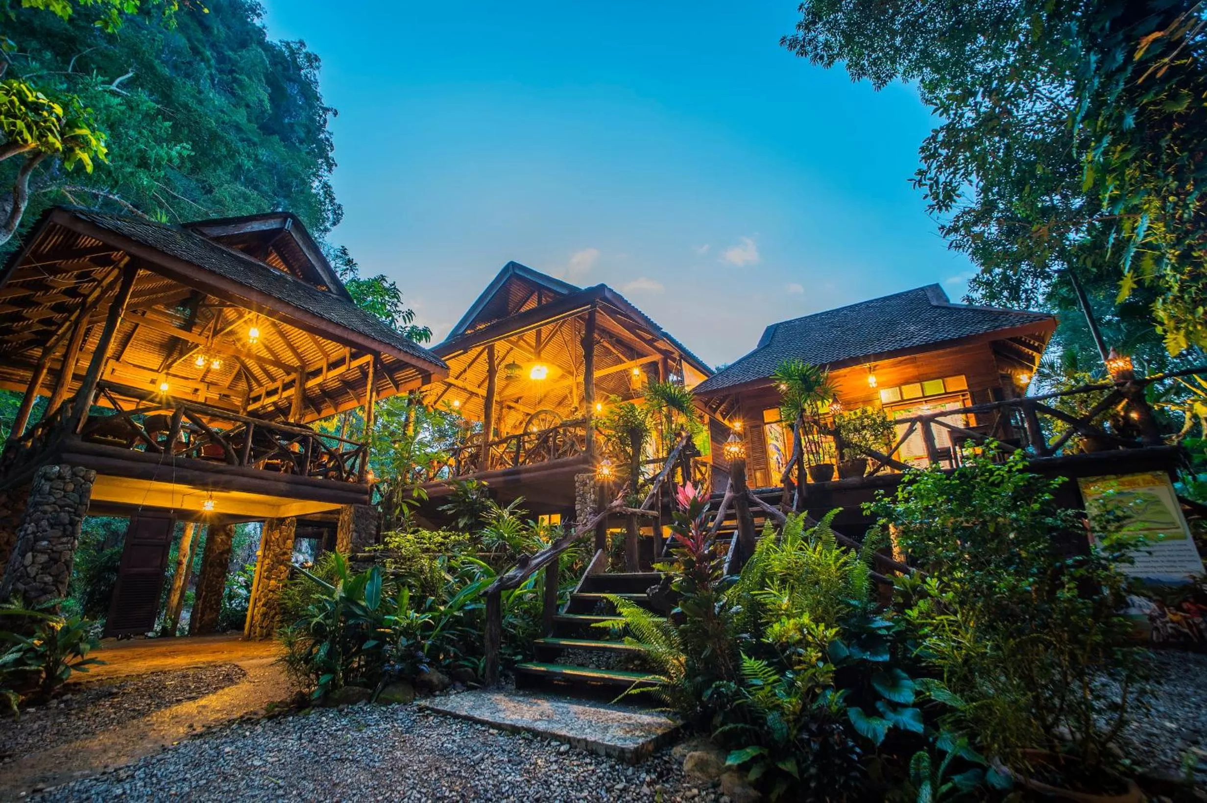 Facade/entrance in Art's Riverview Lodge