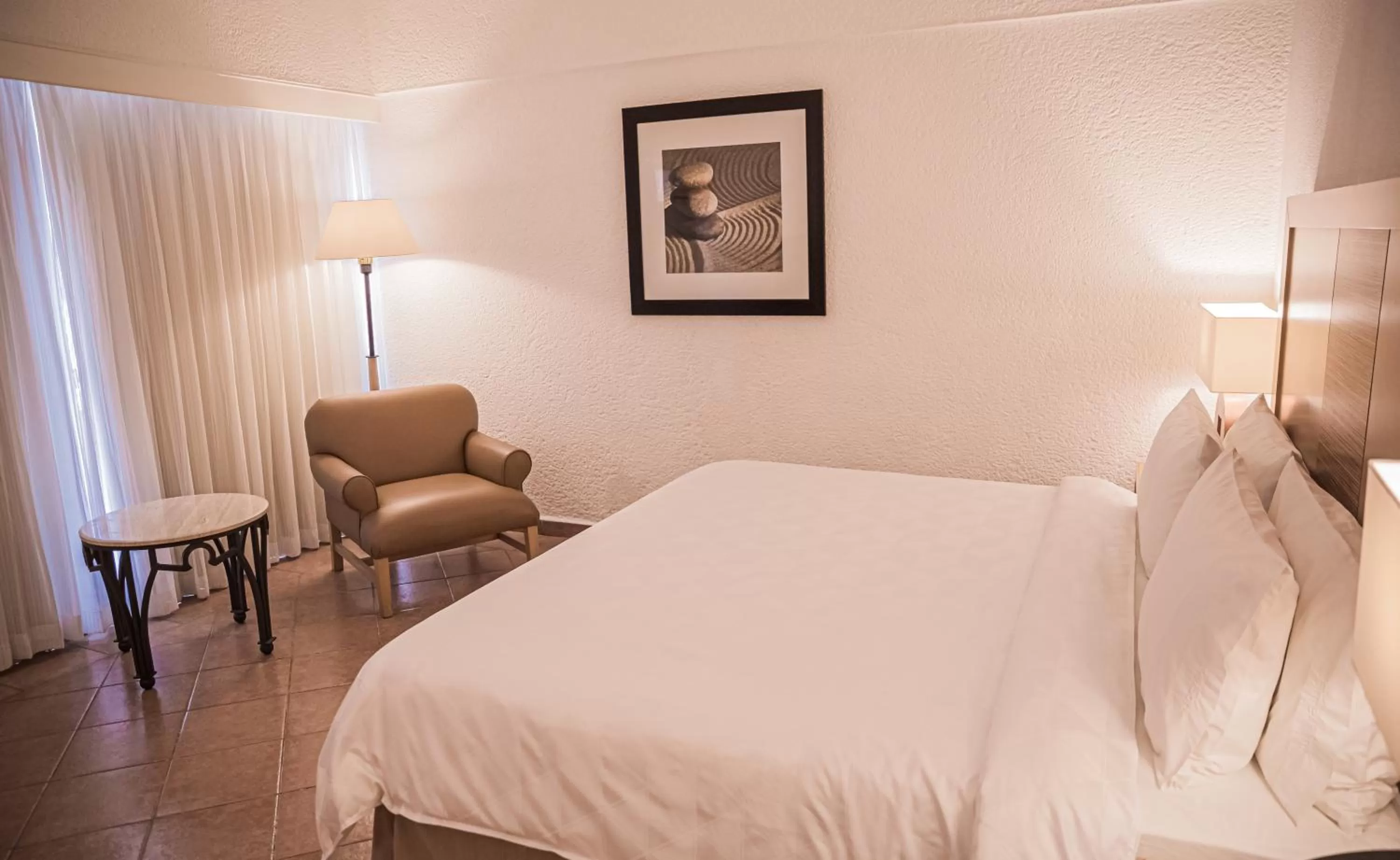 Bed in Holiday Inn Resort Acapulco, an IHG Hotel