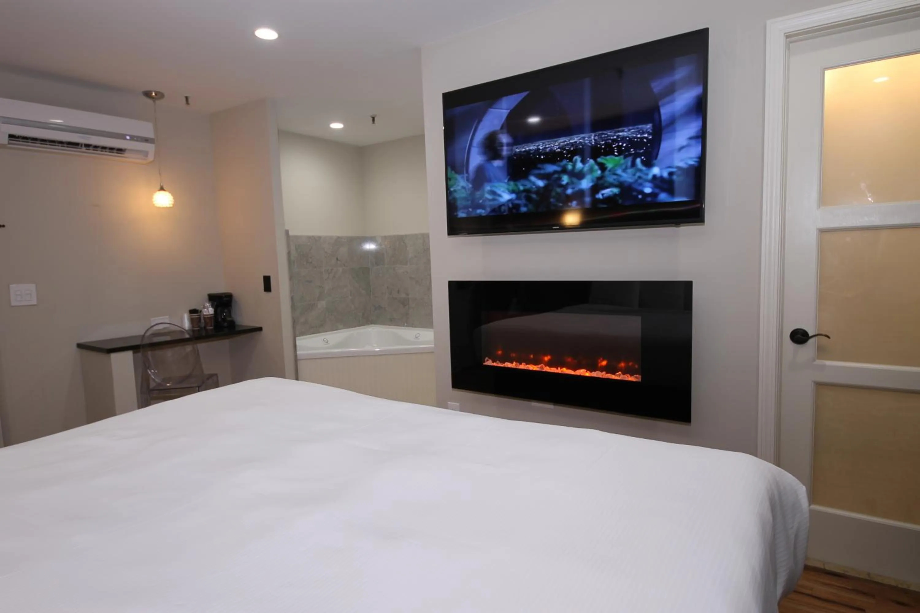 Bed in Hyde Park Hotel