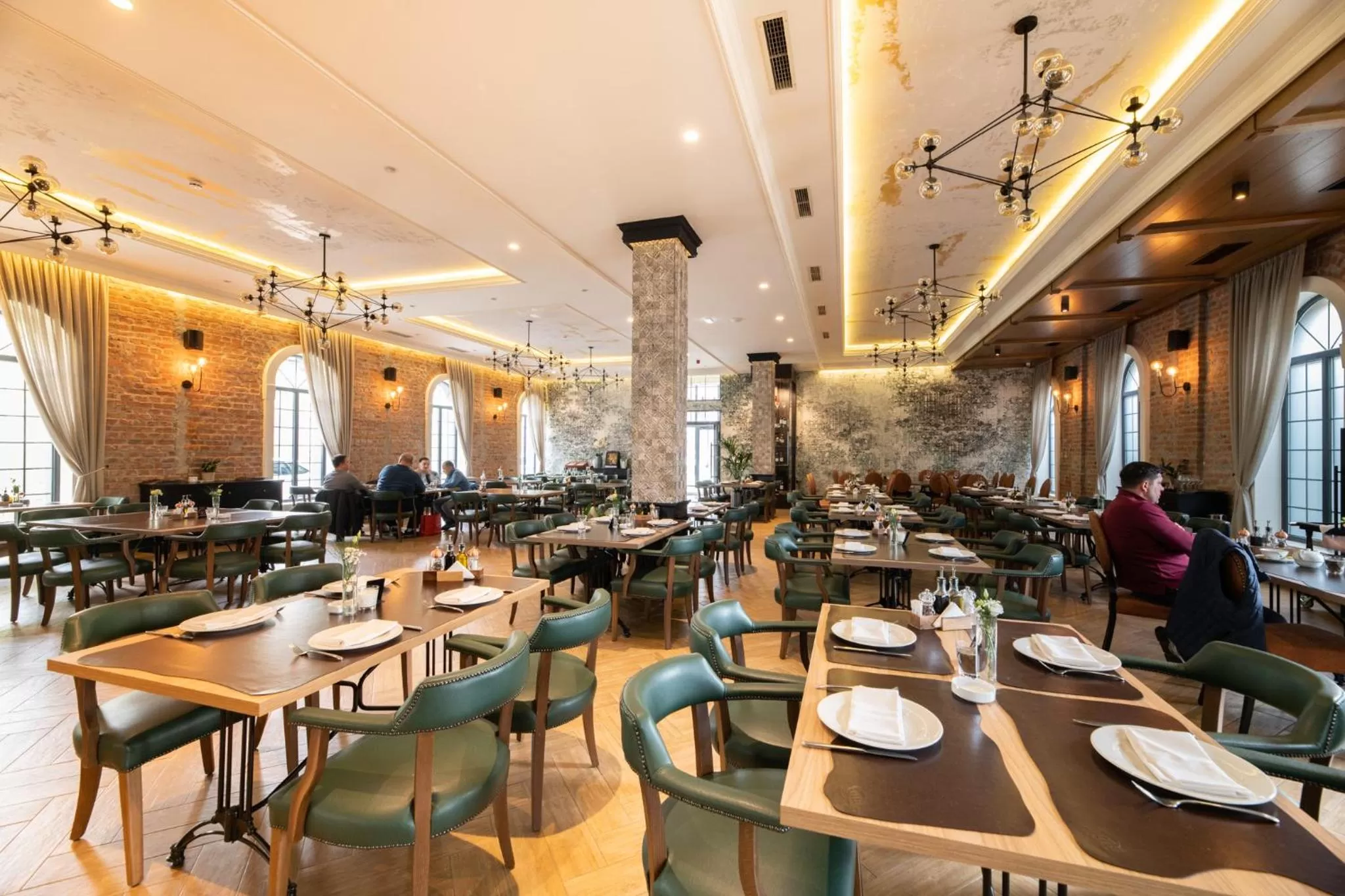 Restaurant/places to eat in Hotel Nota