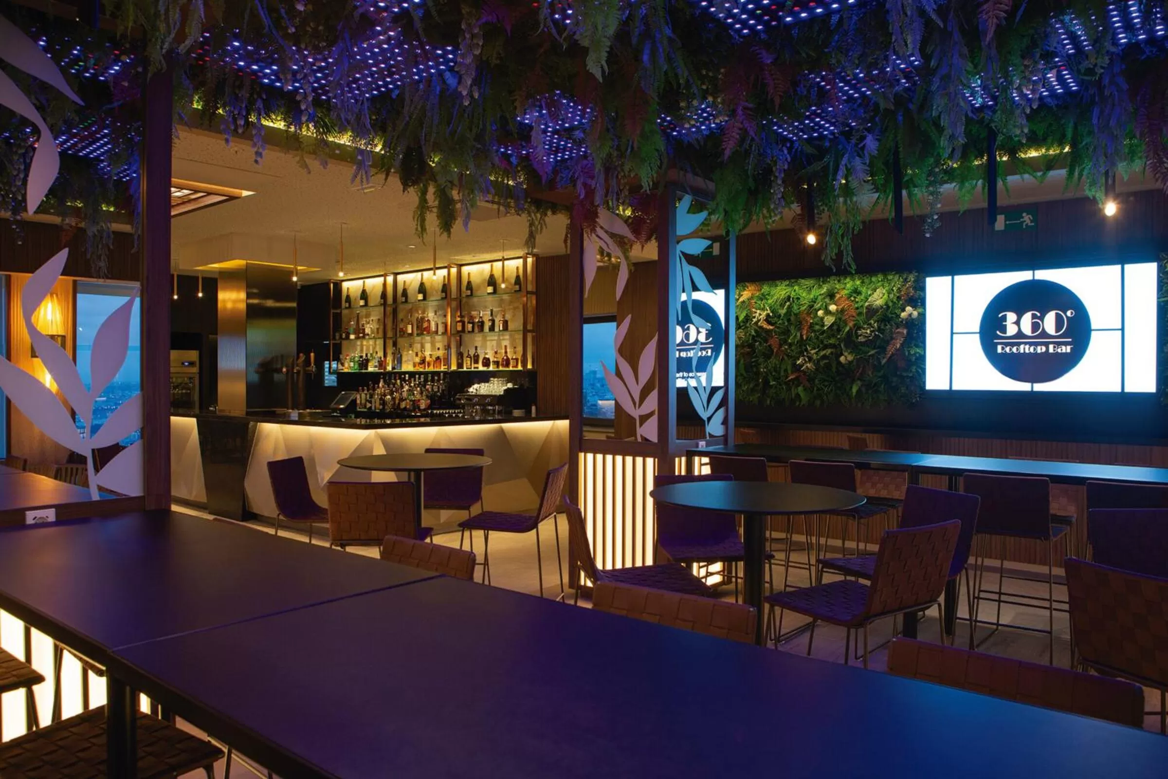 Lounge or bar in Riu Plaza España