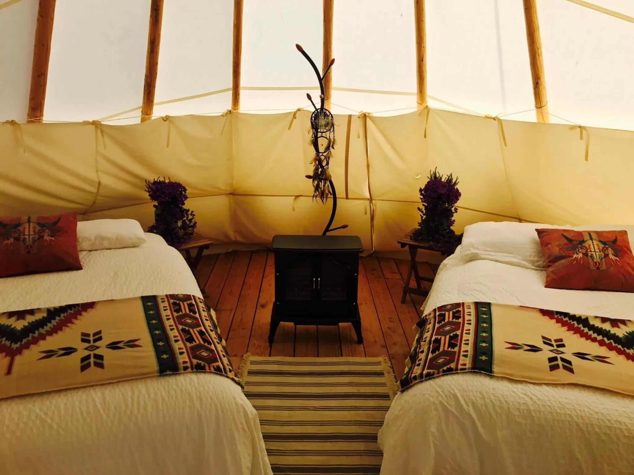 Bed in Olancha RV Park and Motel