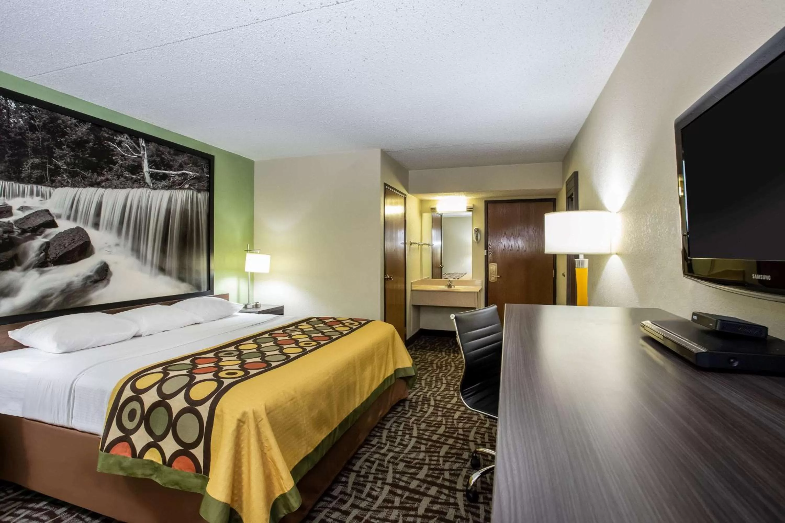 Photo of the whole room in Super 8 by Wyndham Wichita East