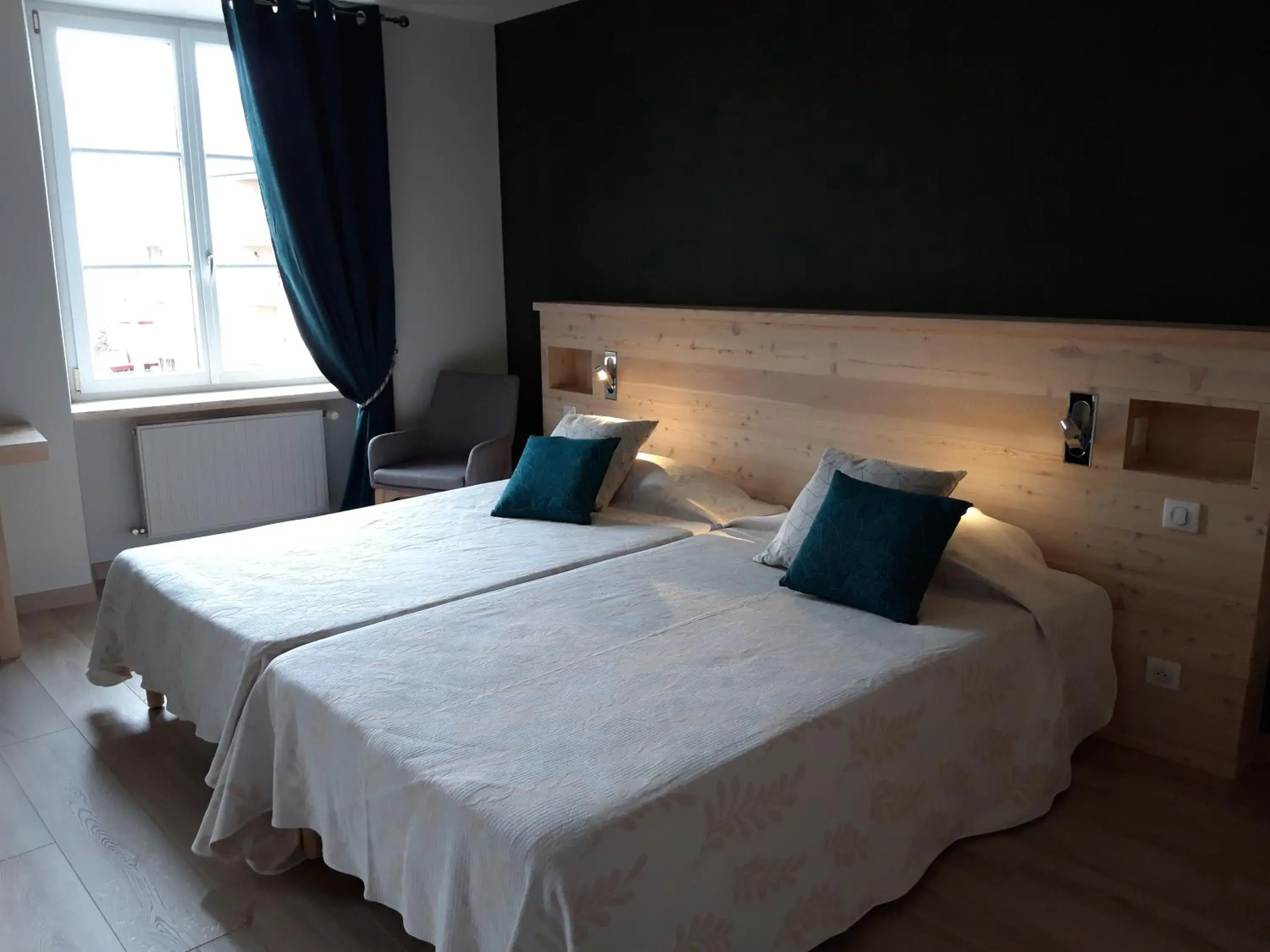 Large Twin Room in Hôtel la Guimbarde Large Twin Room in Hôtel la Guimbarde