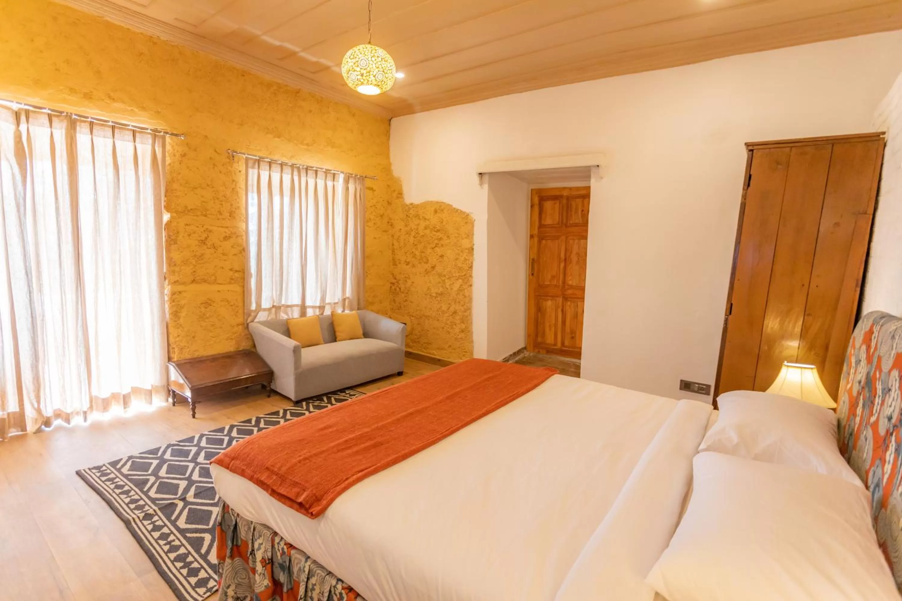 Photo of the whole room, Bed in Seclude Shimla, Taraview