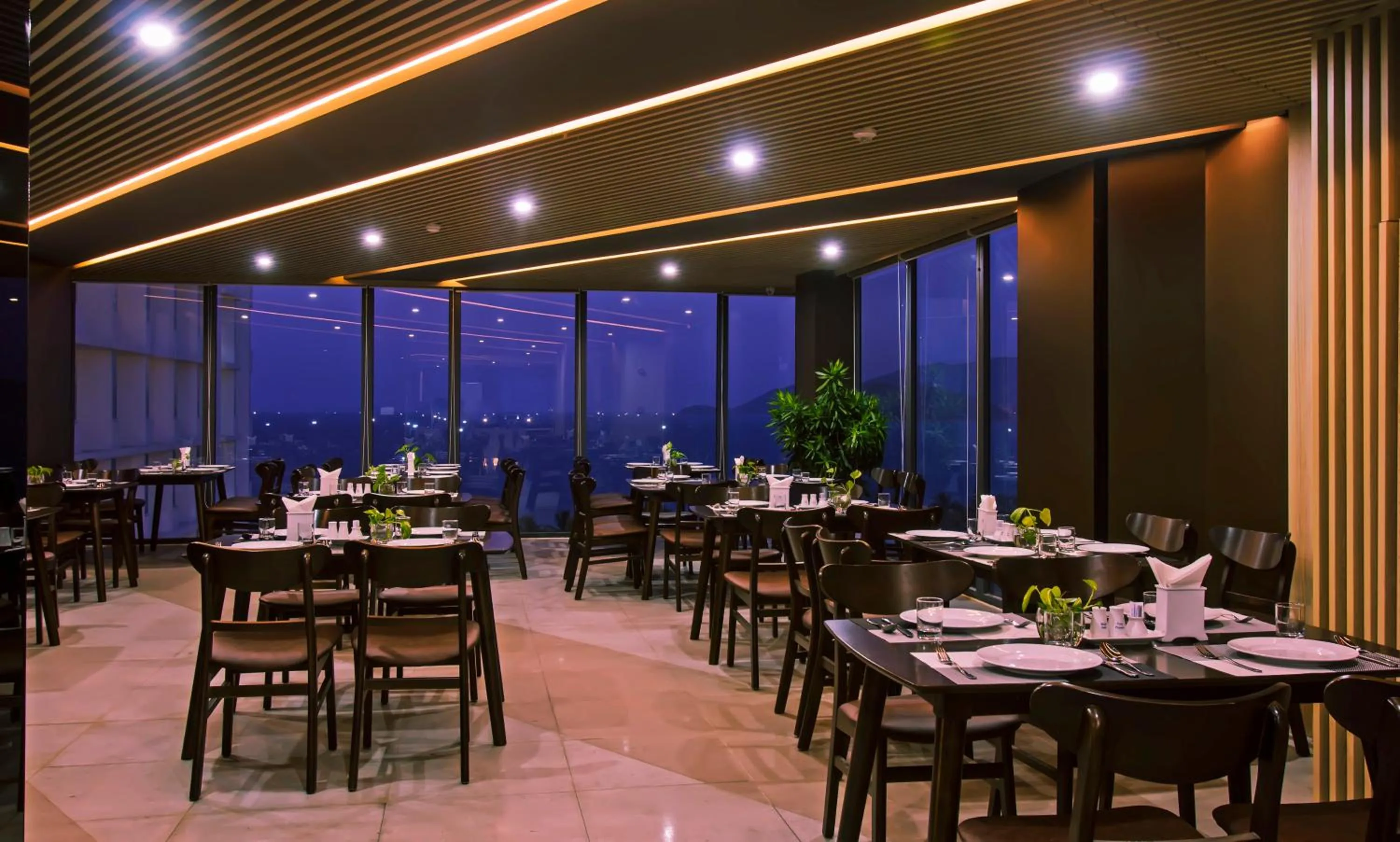Restaurant/places to eat in Golden Nha Trang Hotel