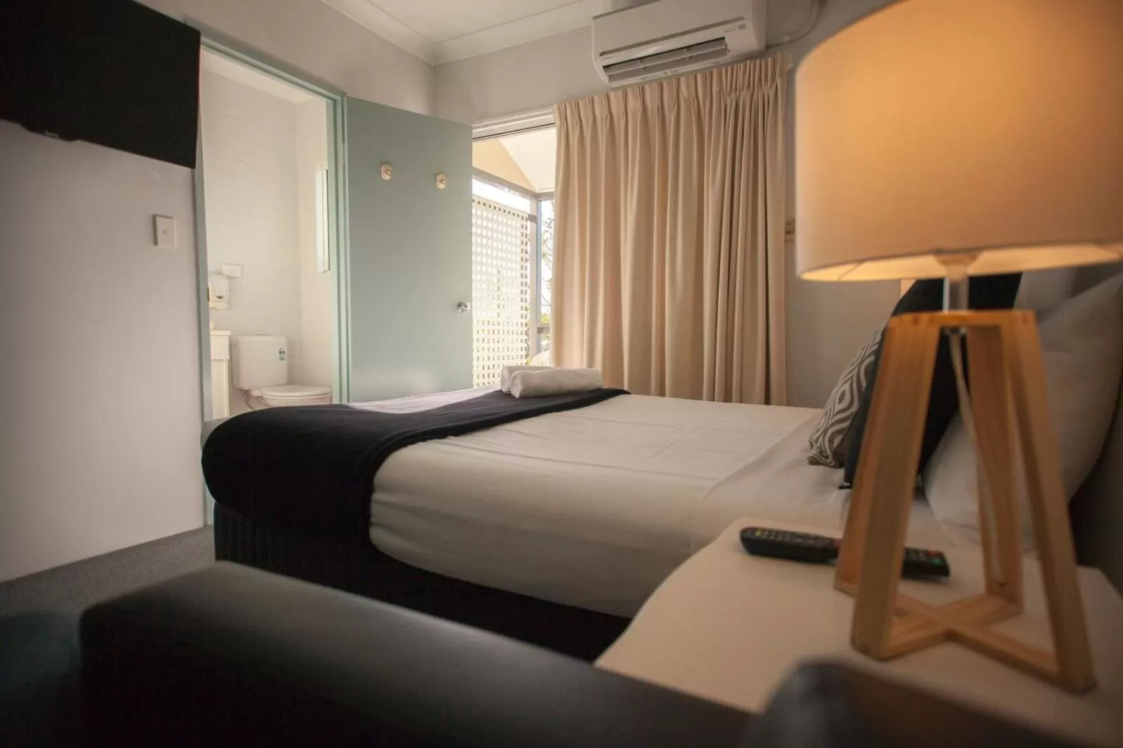 air conditioner, Bed in Herston Place Motel