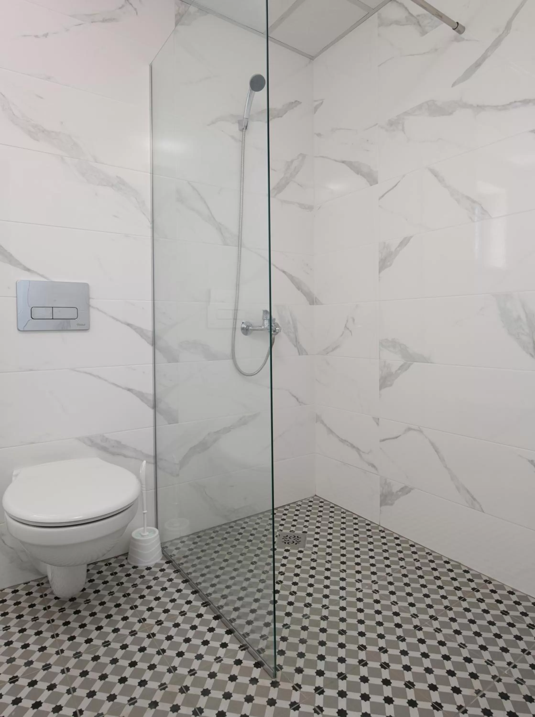 Bathroom in Grand Dodo's Triada Seaview Studios