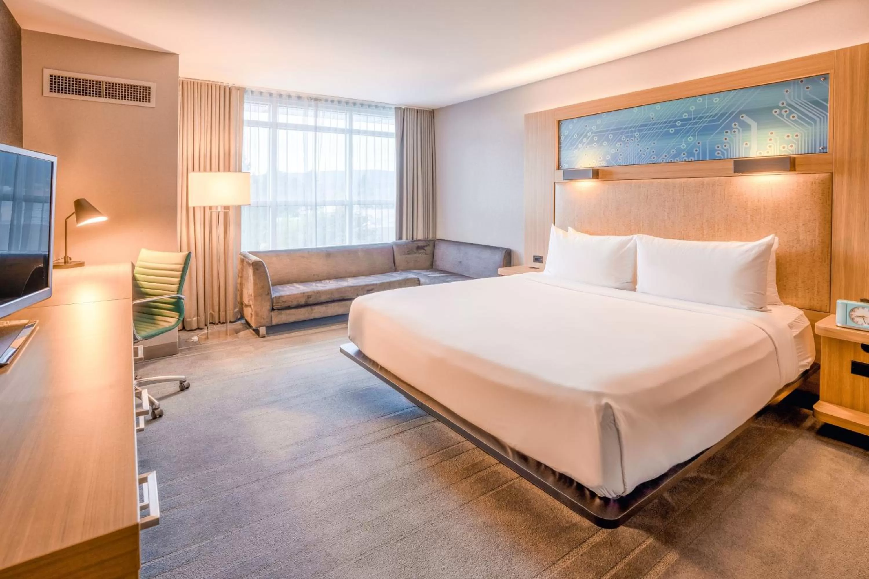 Photo of the whole room, Bed in Aloft Cupertino