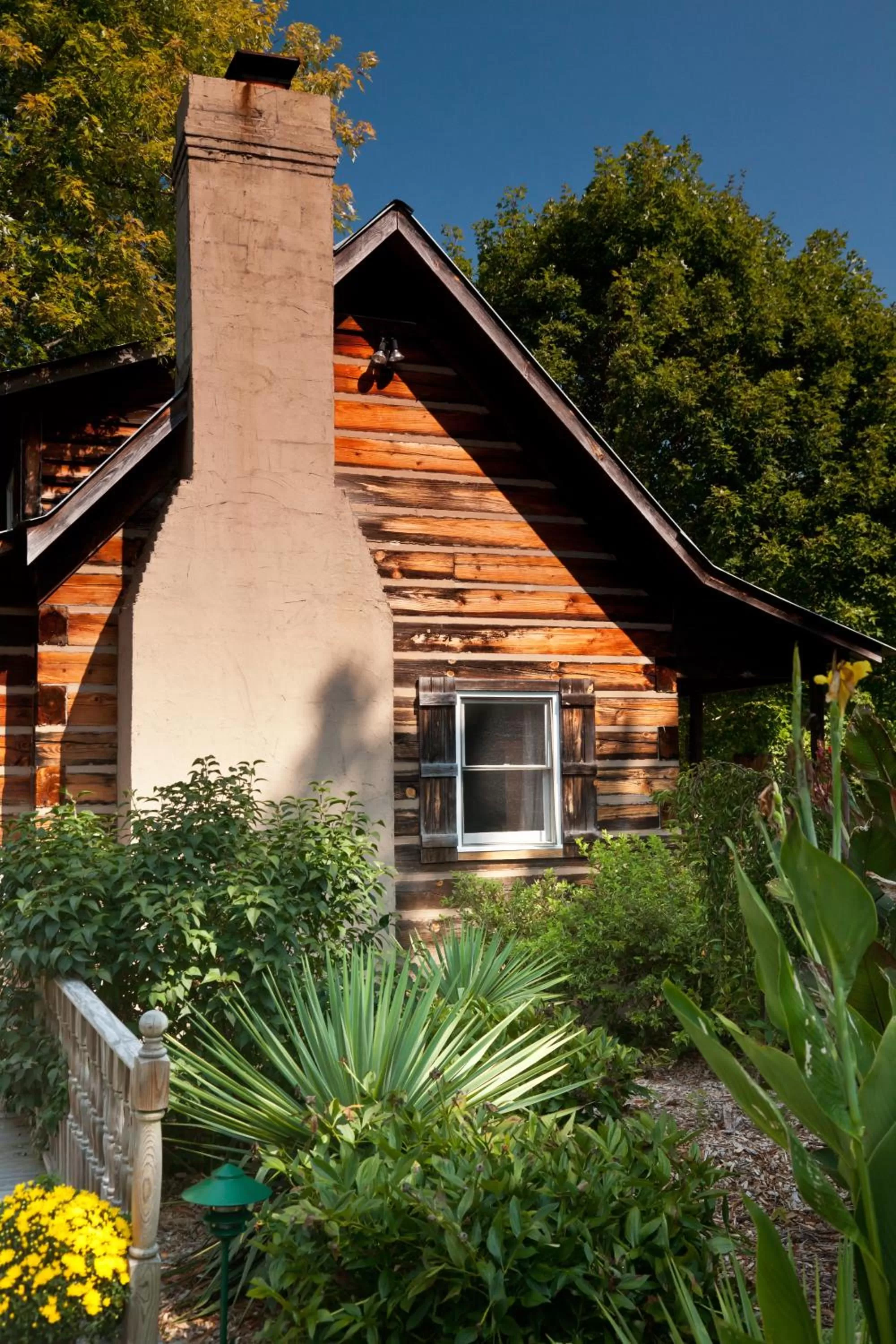 Decorative detail in Arrowhead Inn