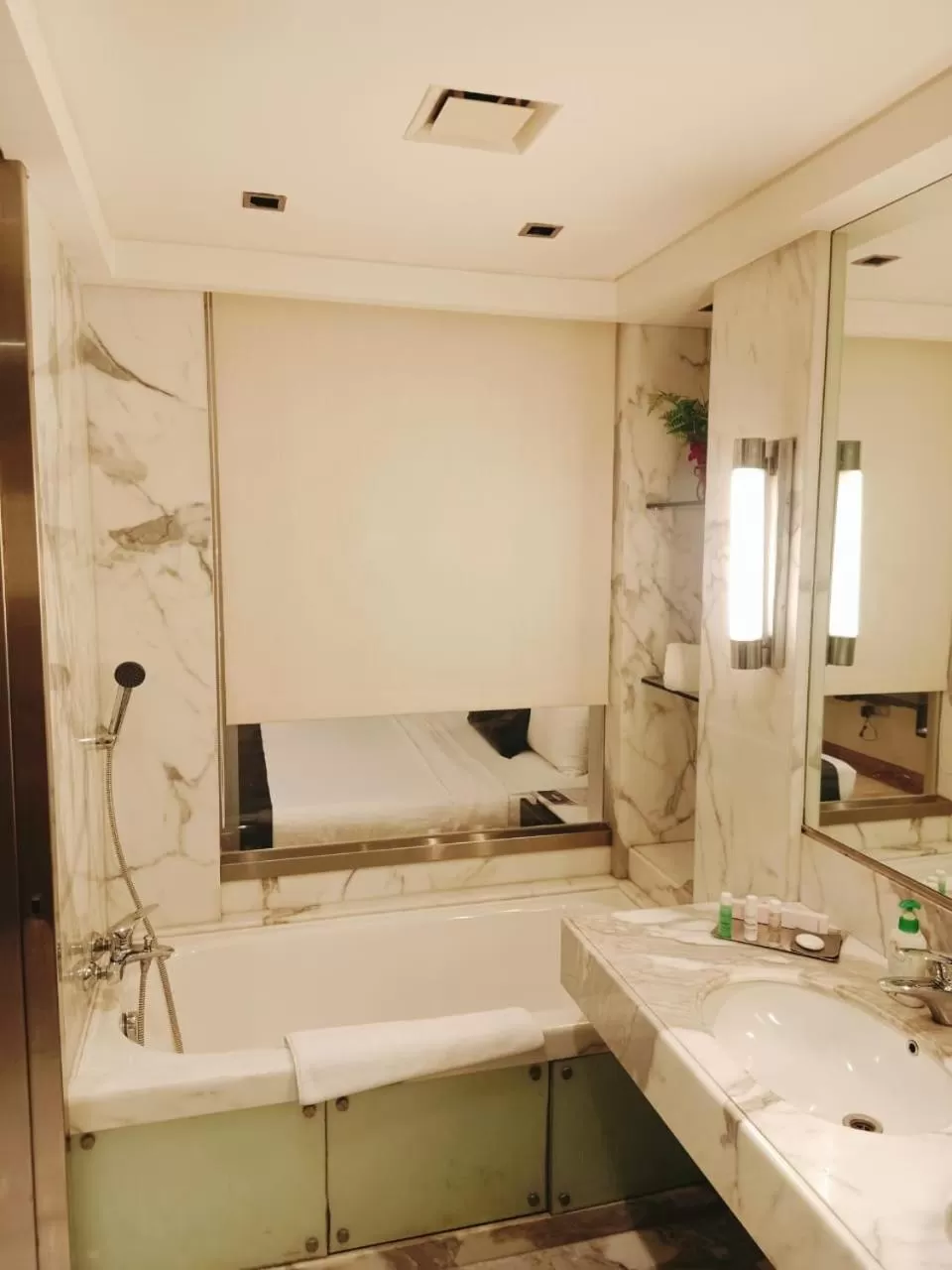 Bath in Mirage Hotel, Mumbai International Airport