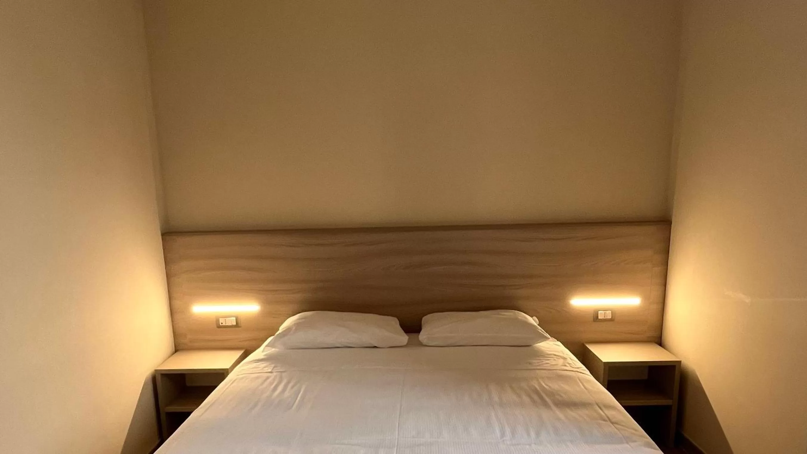 Bed in LH Hotel Lloyd Roma