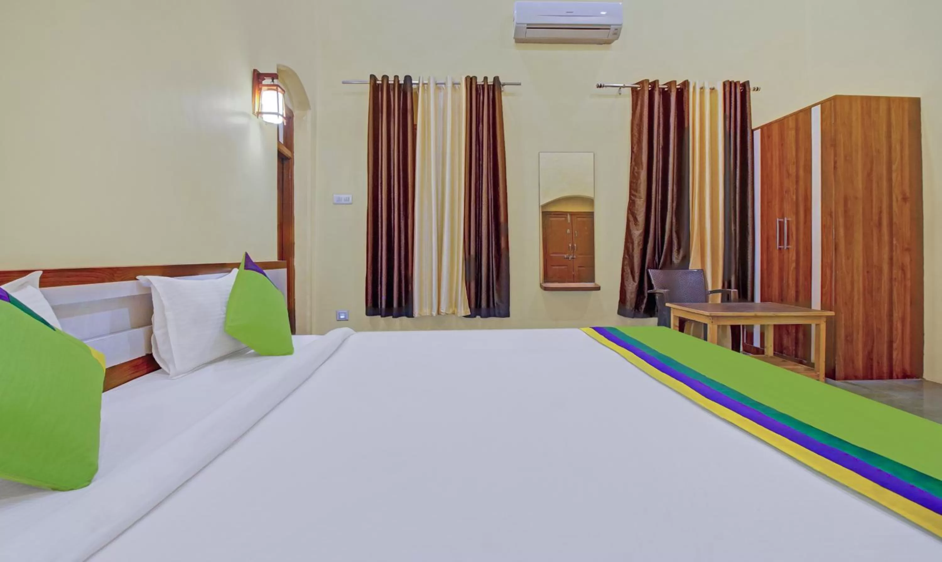 Bed in Treebo Trend Shalimar In The Forest Matheran