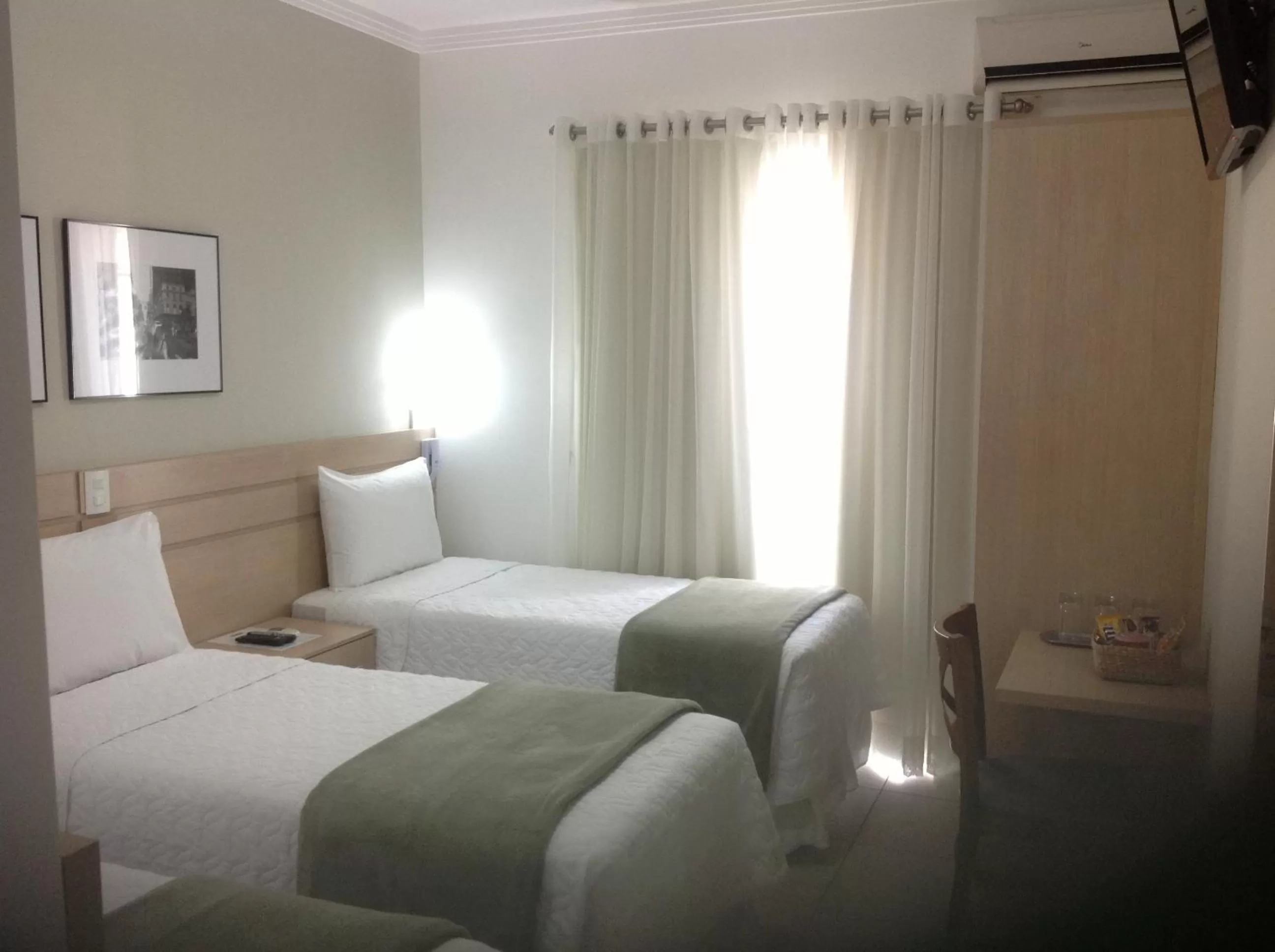 Bedroom, Bed in Upper Hotel