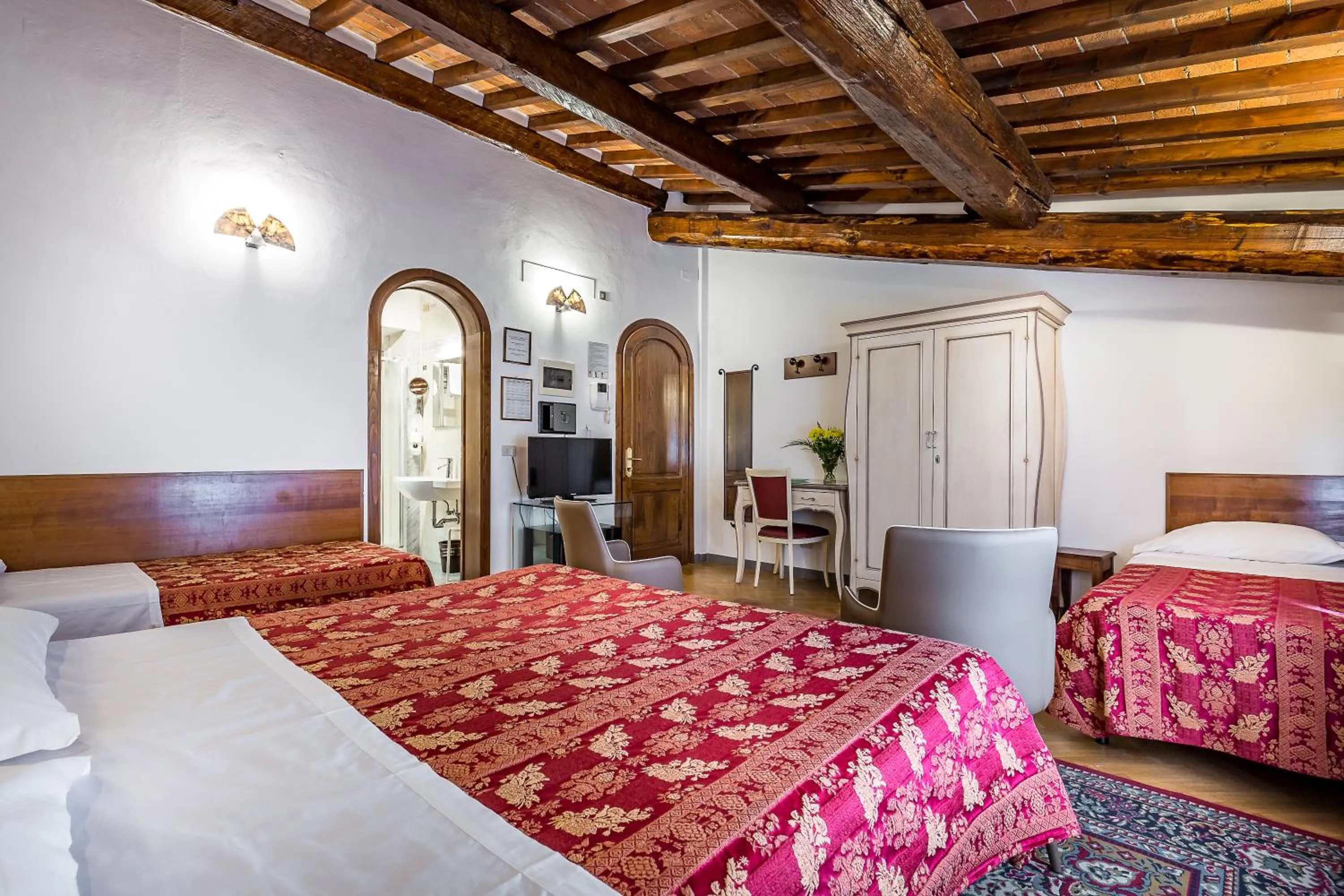 Photo of the whole room, Bed in Hotel Collodi Firenze
