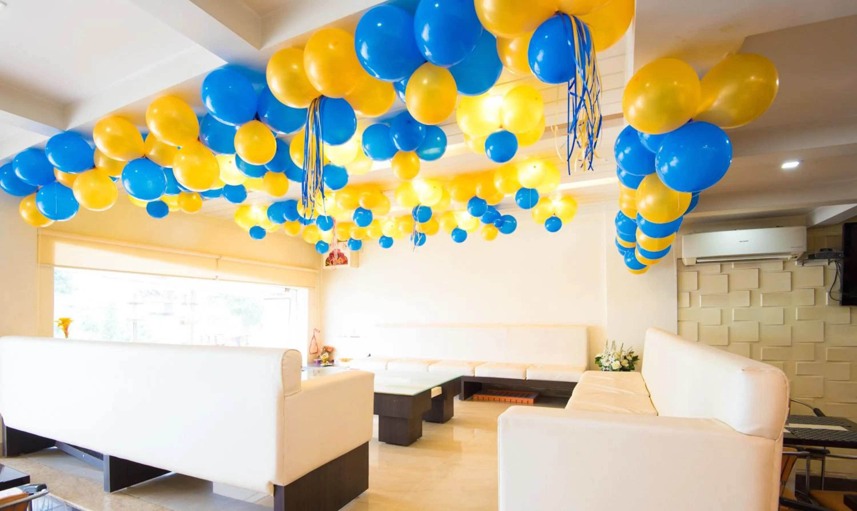 Seating area in Treebo King'S Court Chandrasekharpur