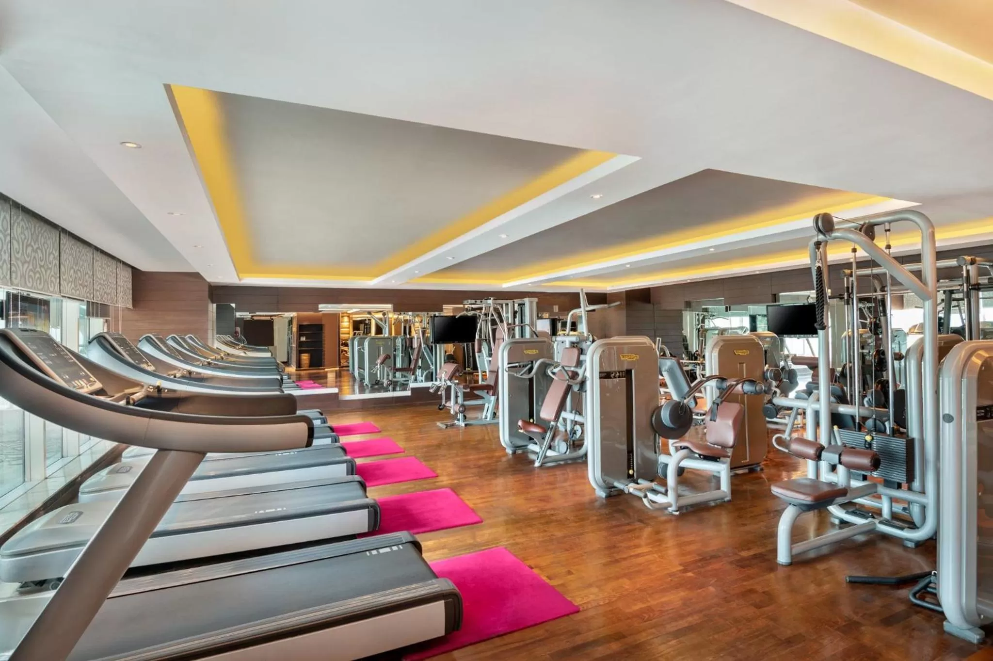 Fitness centre/facilities in Crowne Plaza Greater Noida by IHG