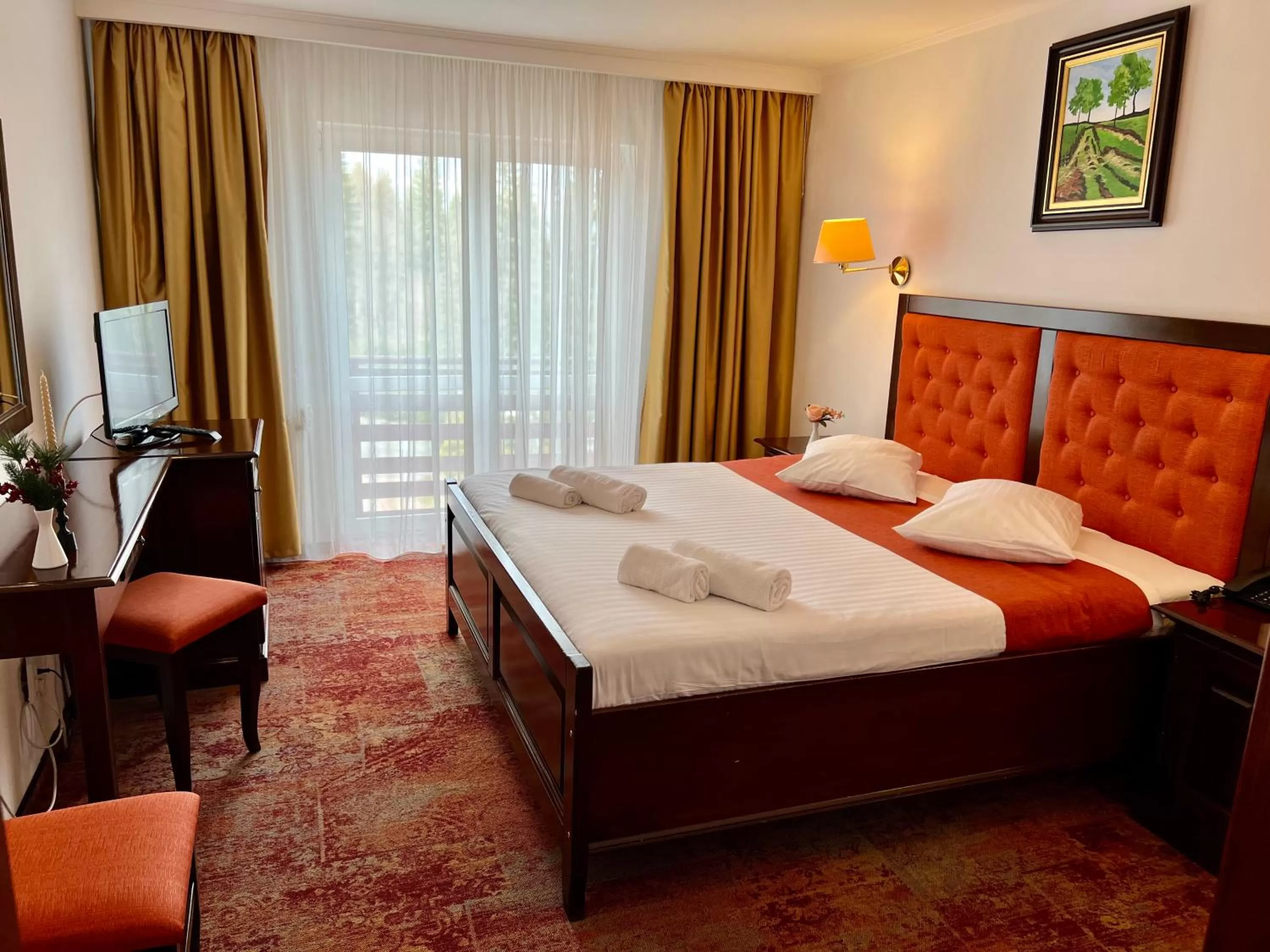 Bedroom, Bed in Hotel Piatra Mare