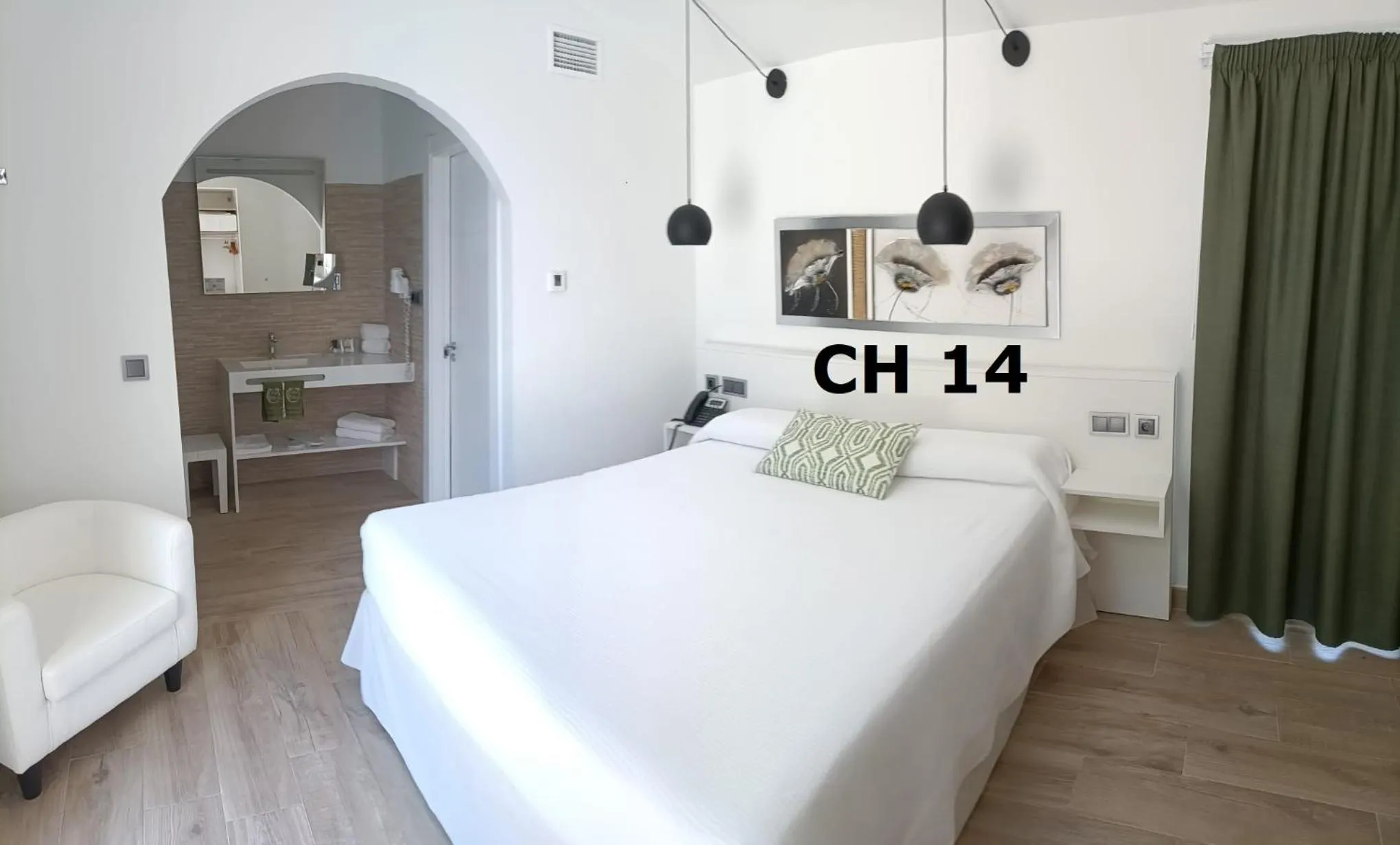 Photo of the whole room, Bed in Artmonia