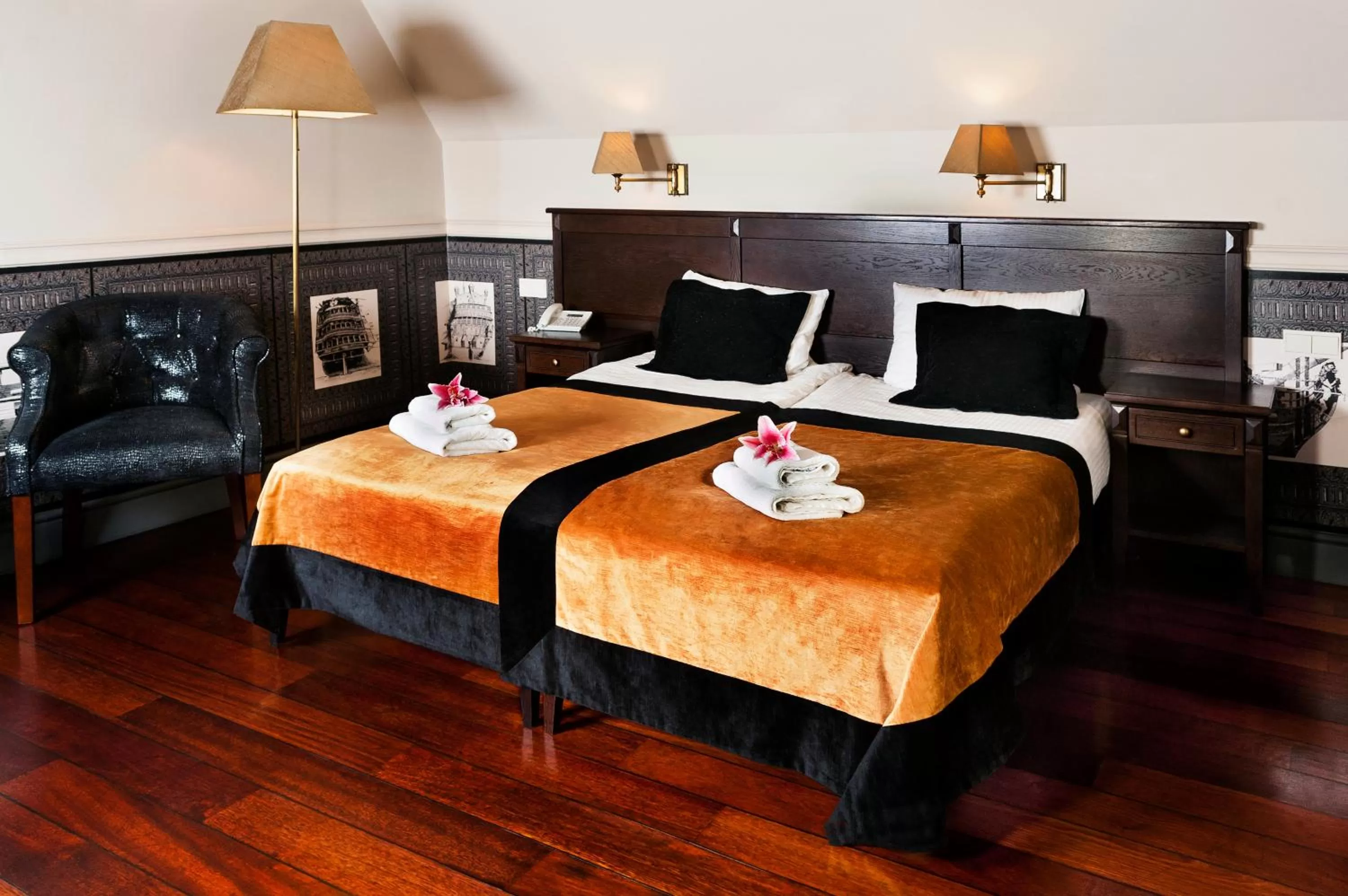 Photo of the whole room, Bed in Hotel Holland House Old Town