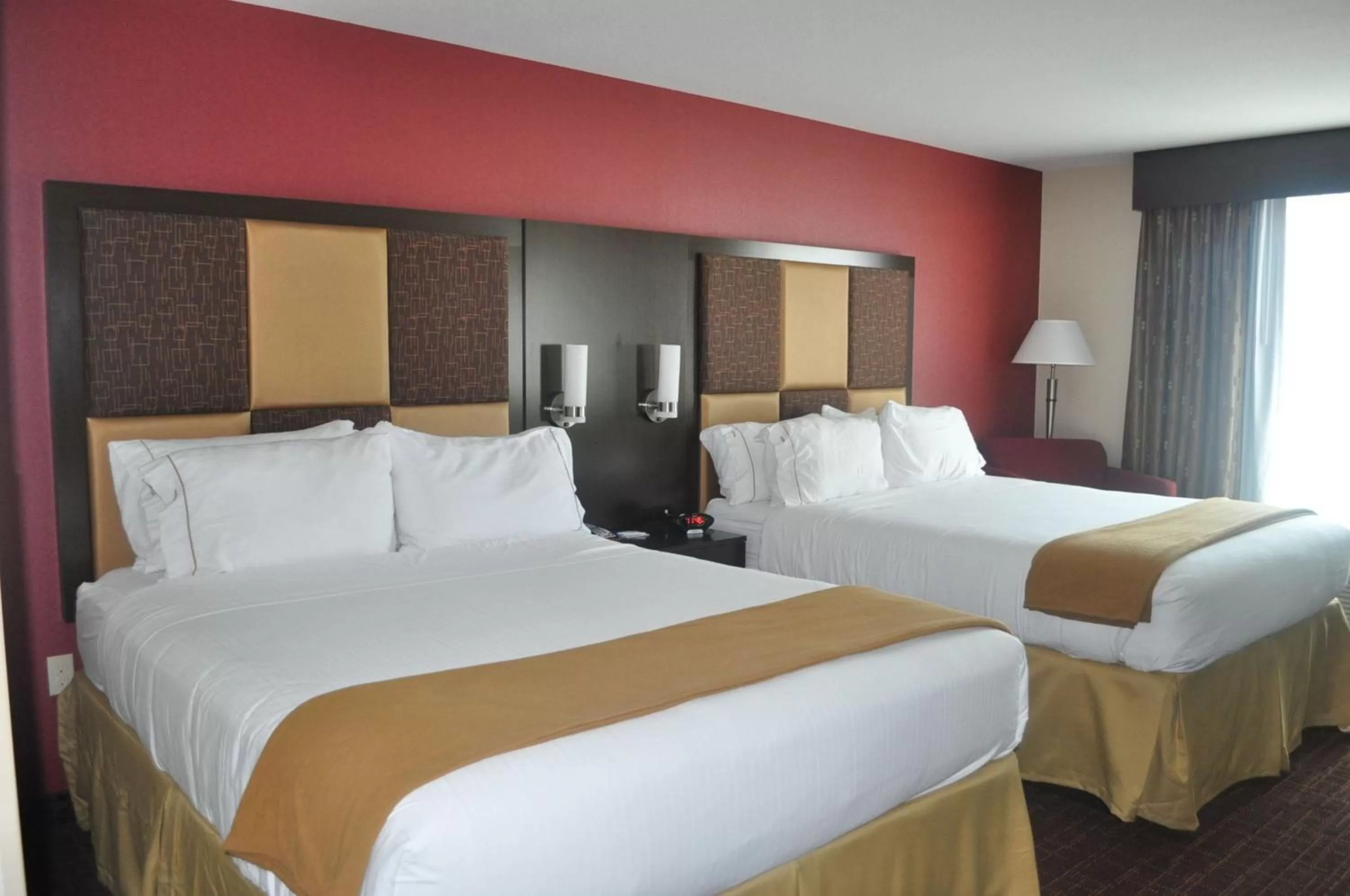 Photo of the whole room, Bed in Holiday Inn Express Greensburg by IHG